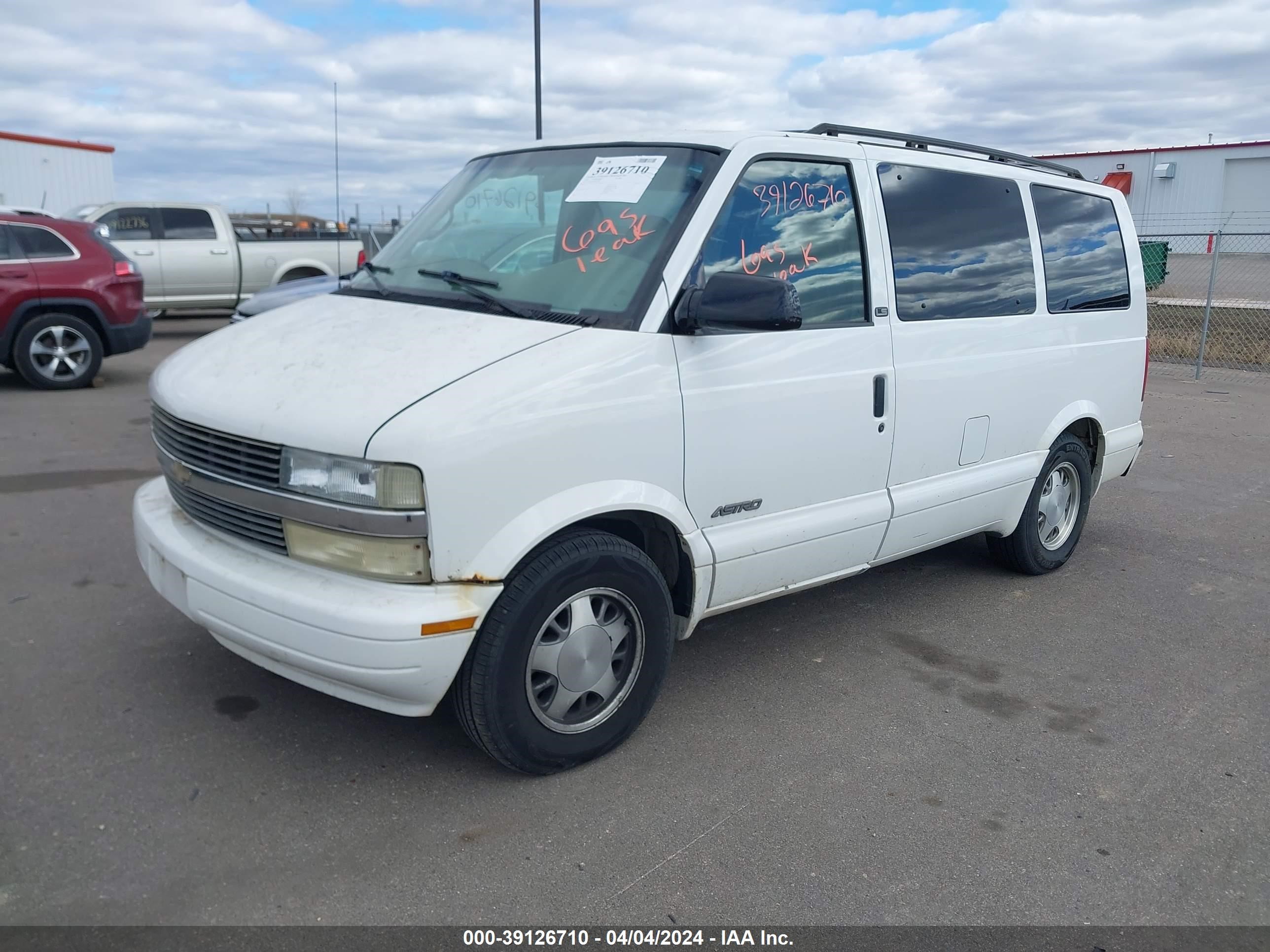 Photo 1 VIN: 1GNDM19X92B129011 - CHEVROLET ASTRO 