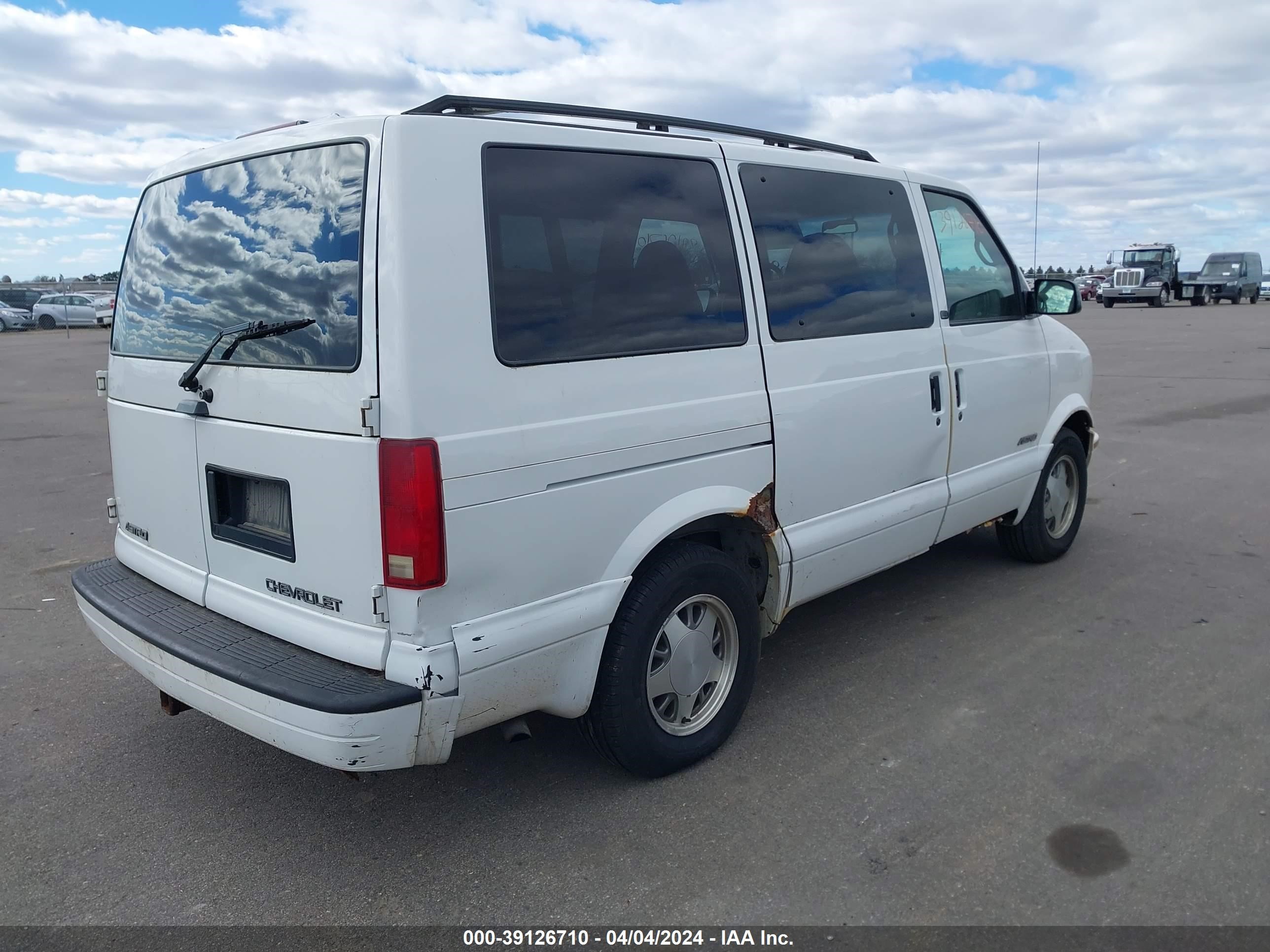 Photo 3 VIN: 1GNDM19X92B129011 - CHEVROLET ASTRO 