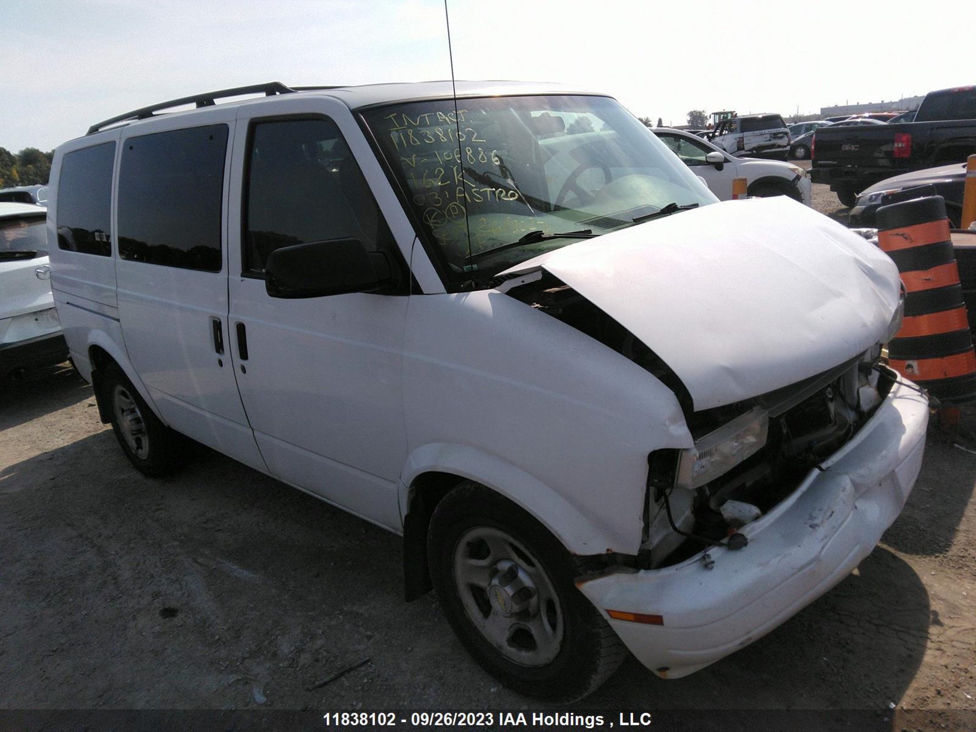 Photo 0 VIN: 1GNDM19XX3B106886 - CHEVROLET ASTRO 