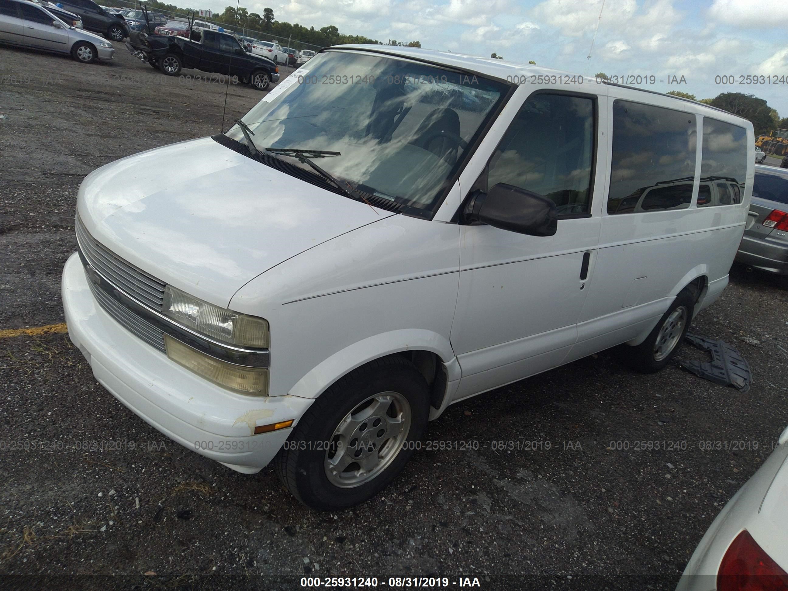 Photo 1 VIN: 1GNDM19XX5B114053 - CHEVROLET ASTRO 