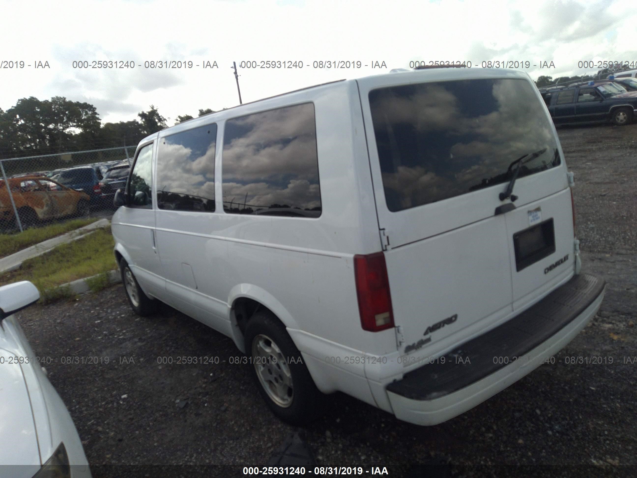 Photo 2 VIN: 1GNDM19XX5B114053 - CHEVROLET ASTRO 