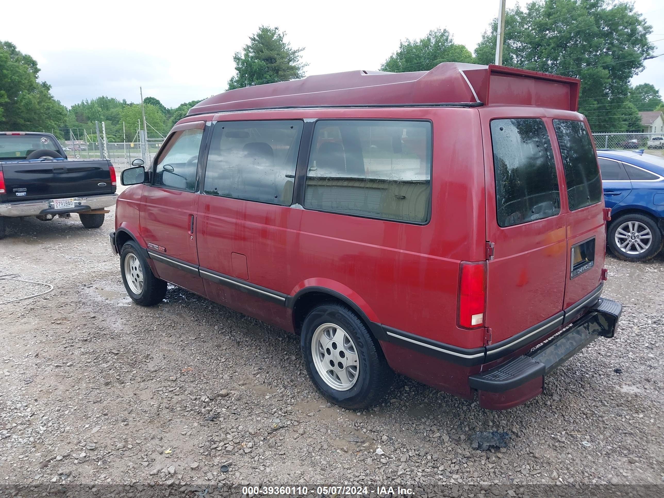 Photo 2 VIN: 1GNDM19Z0PB140178 - CHEVROLET ASTRO 