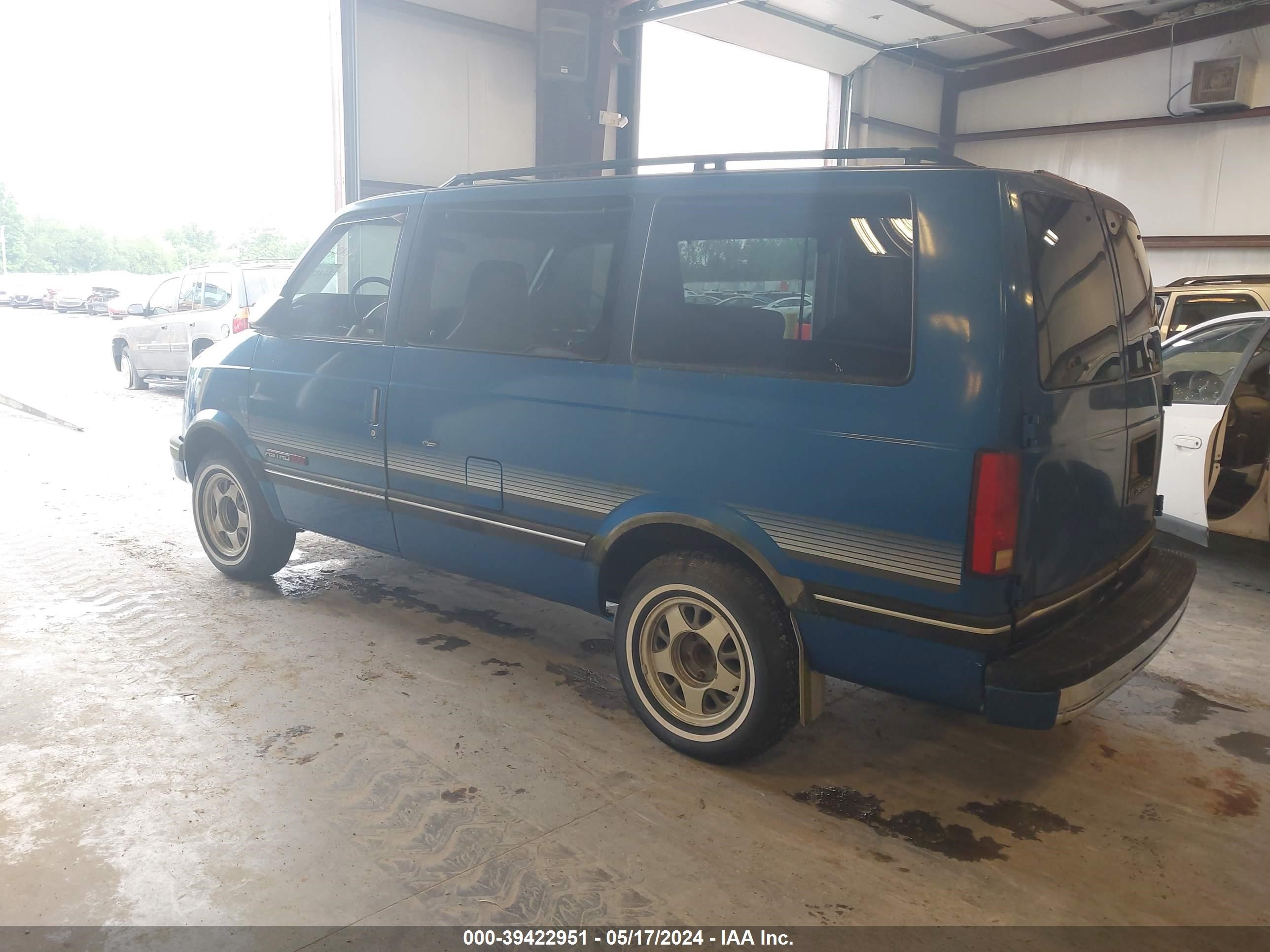 Photo 2 VIN: 1GNDM19Z2RB180443 - CHEVROLET ASTRO 