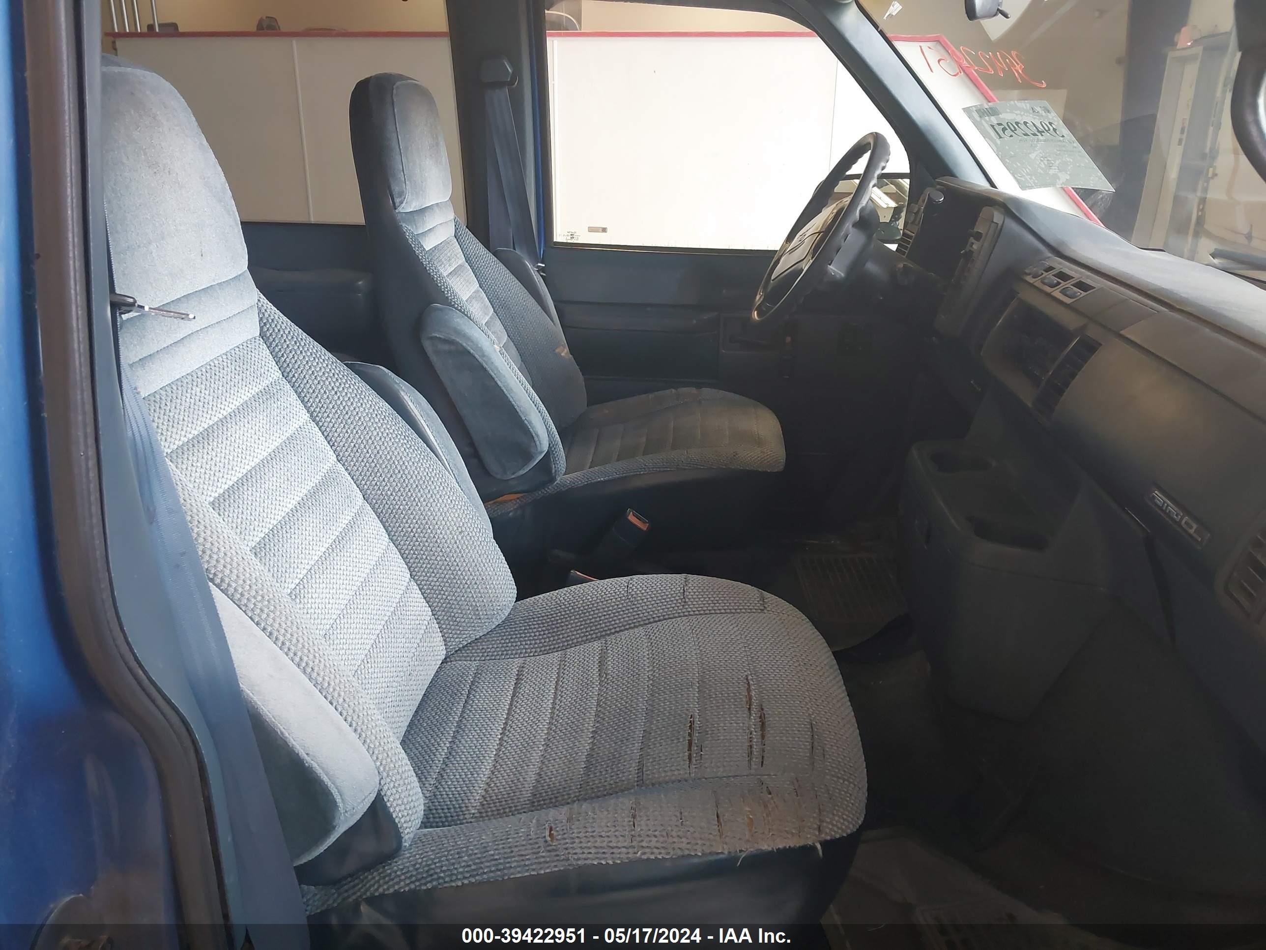 Photo 4 VIN: 1GNDM19Z2RB180443 - CHEVROLET ASTRO 