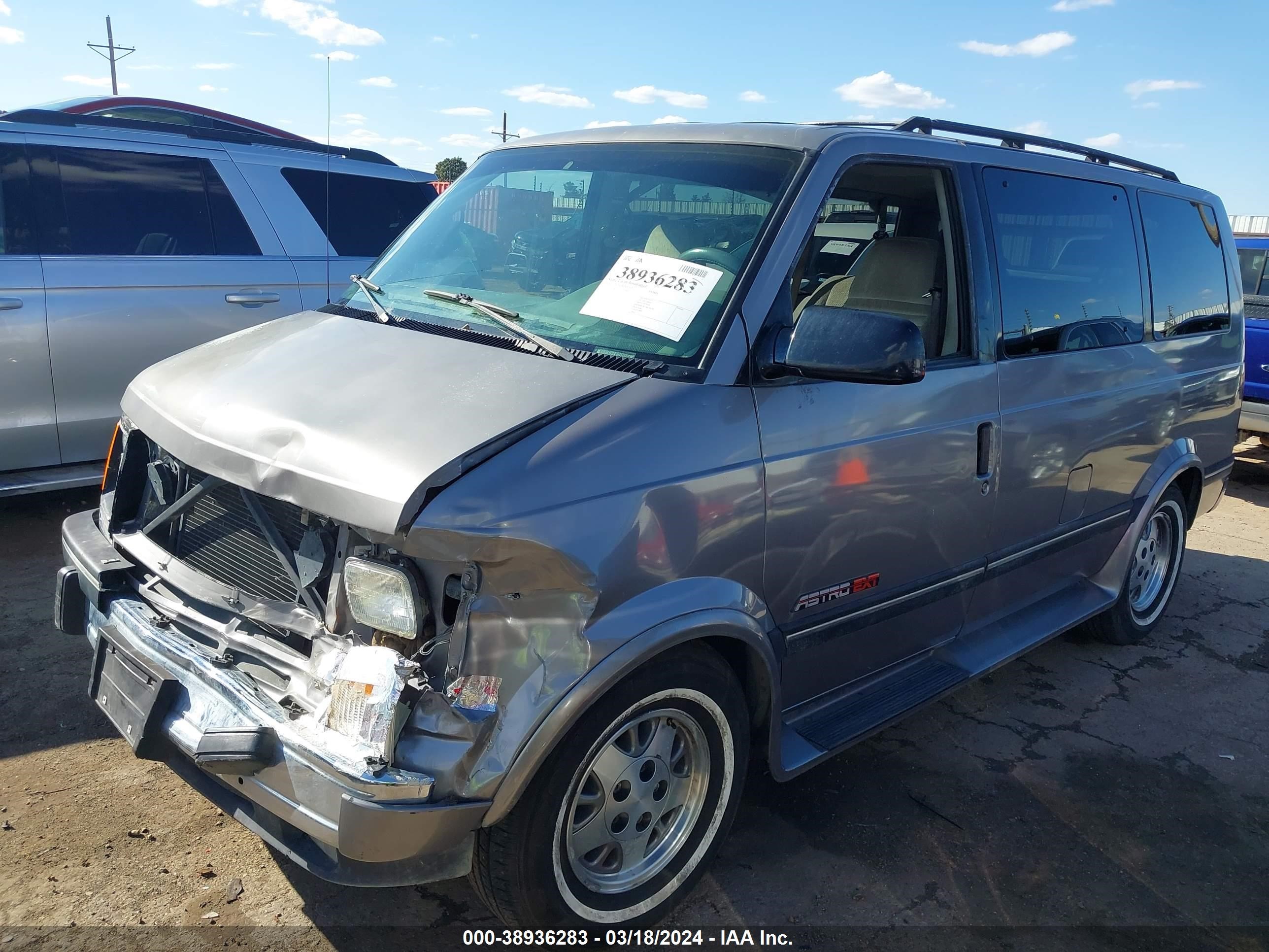 Photo 1 VIN: 1GNDM19Z7RB116883 - CHEVROLET ASTRO 