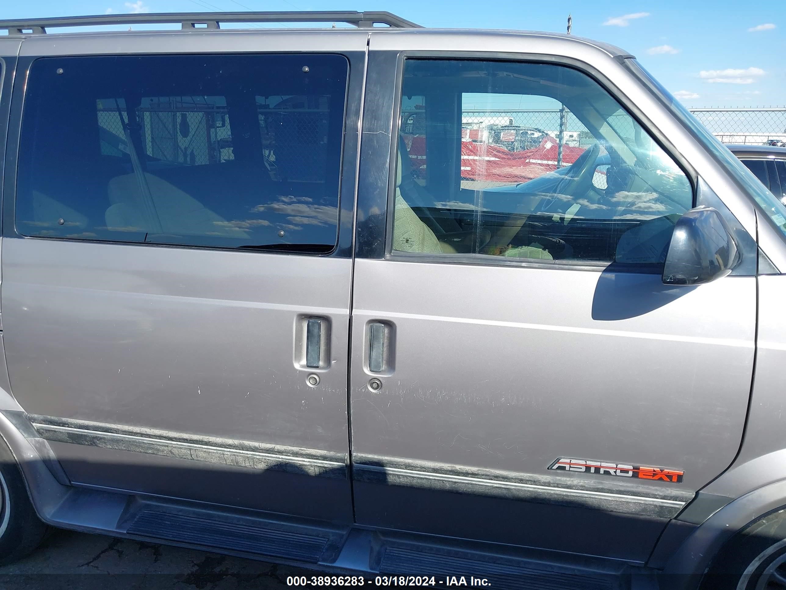 Photo 12 VIN: 1GNDM19Z7RB116883 - CHEVROLET ASTRO 