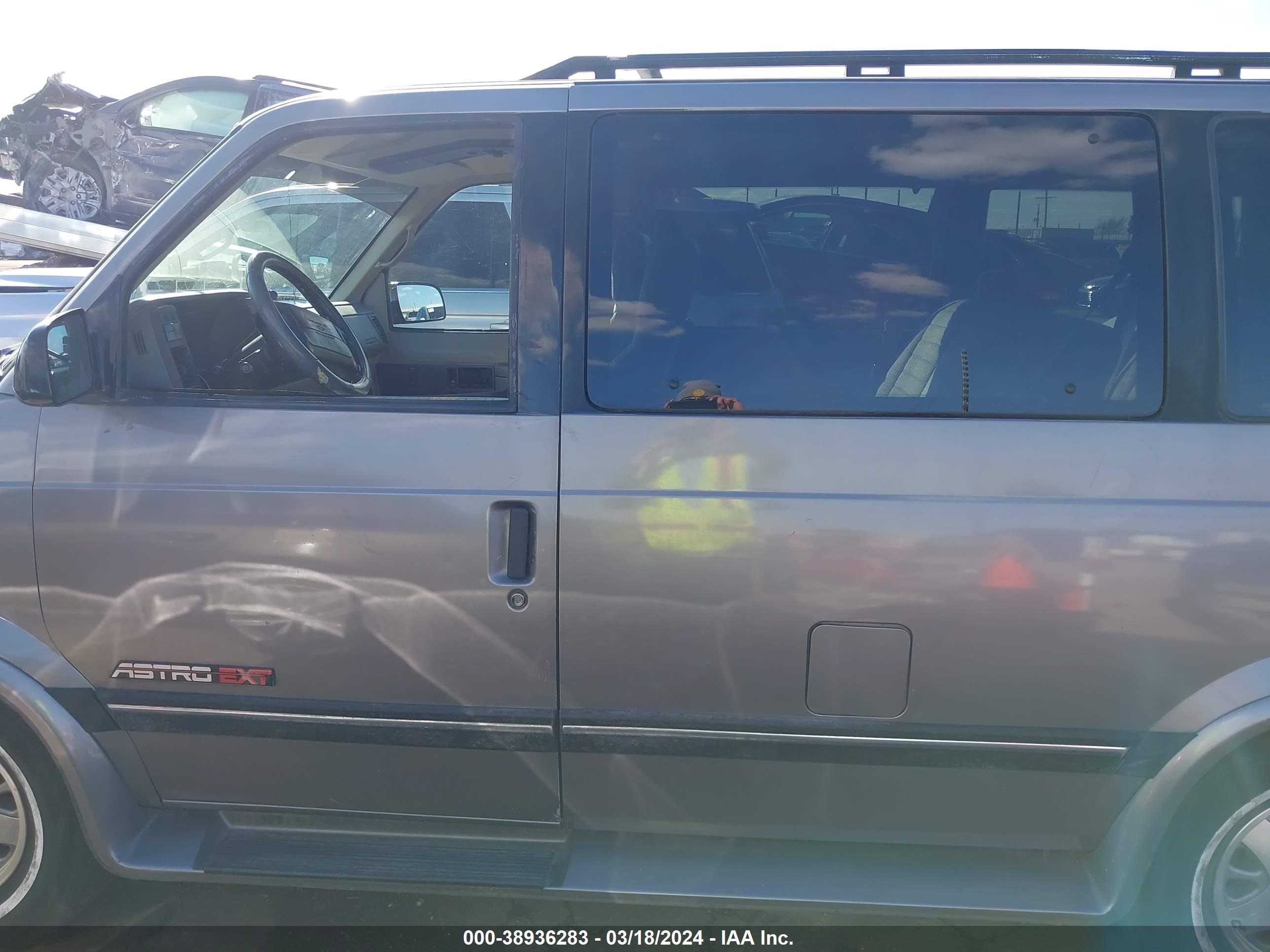 Photo 13 VIN: 1GNDM19Z7RB116883 - CHEVROLET ASTRO 