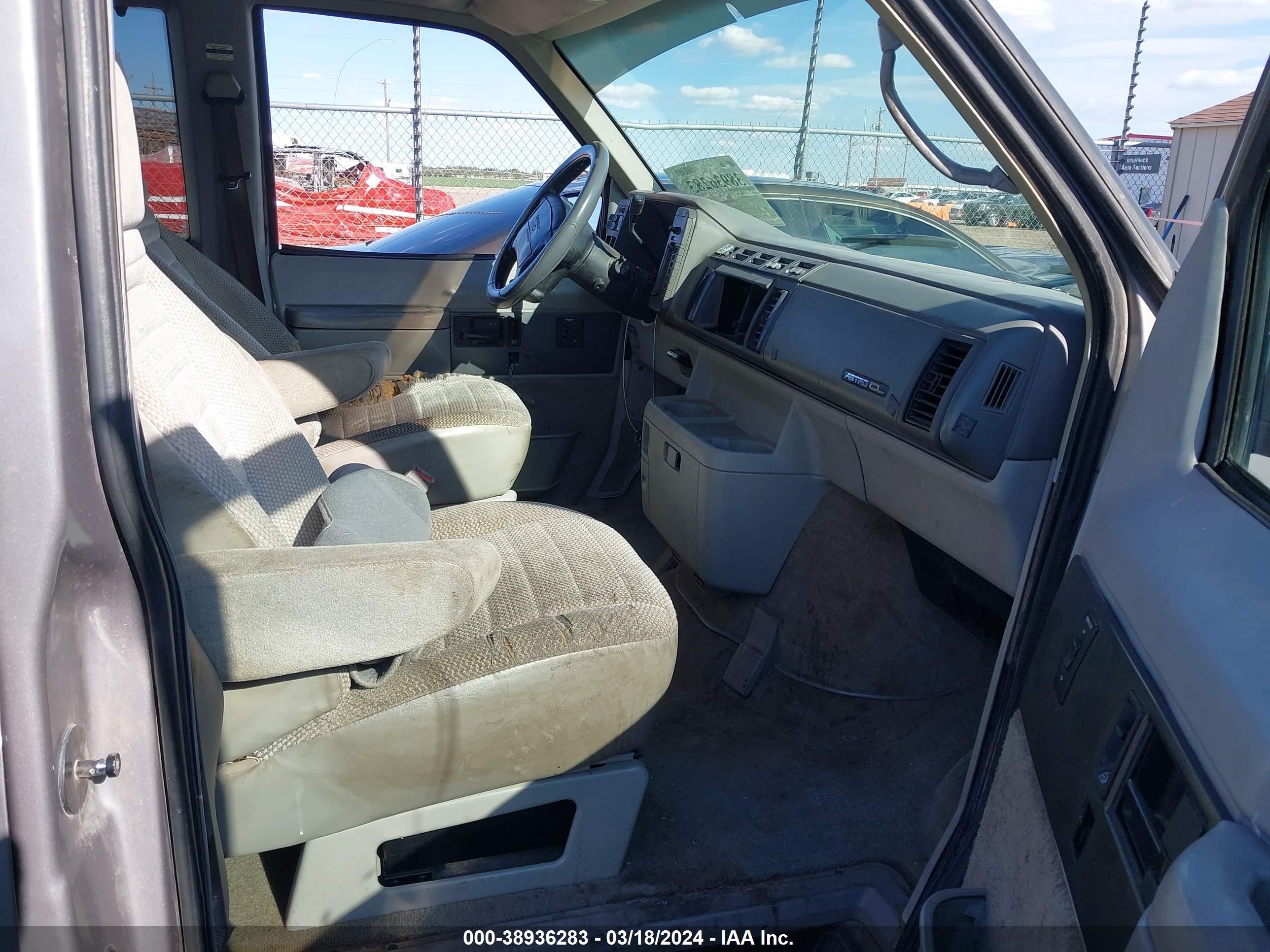 Photo 4 VIN: 1GNDM19Z7RB116883 - CHEVROLET ASTRO 