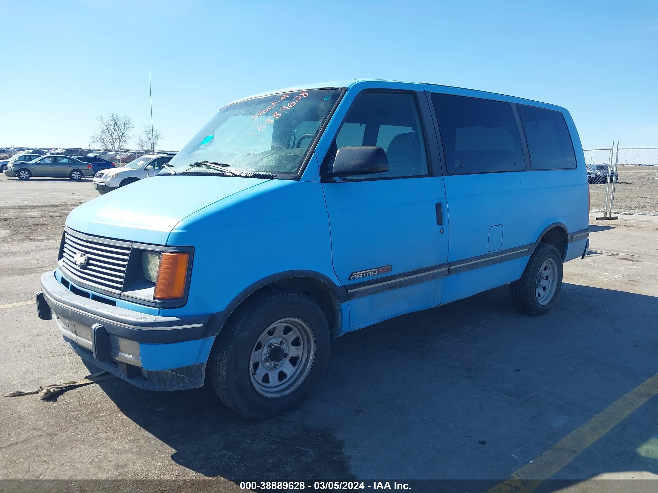 Photo 1 VIN: 1GNDM19ZXRB223054 - CHEVROLET ASTRO 