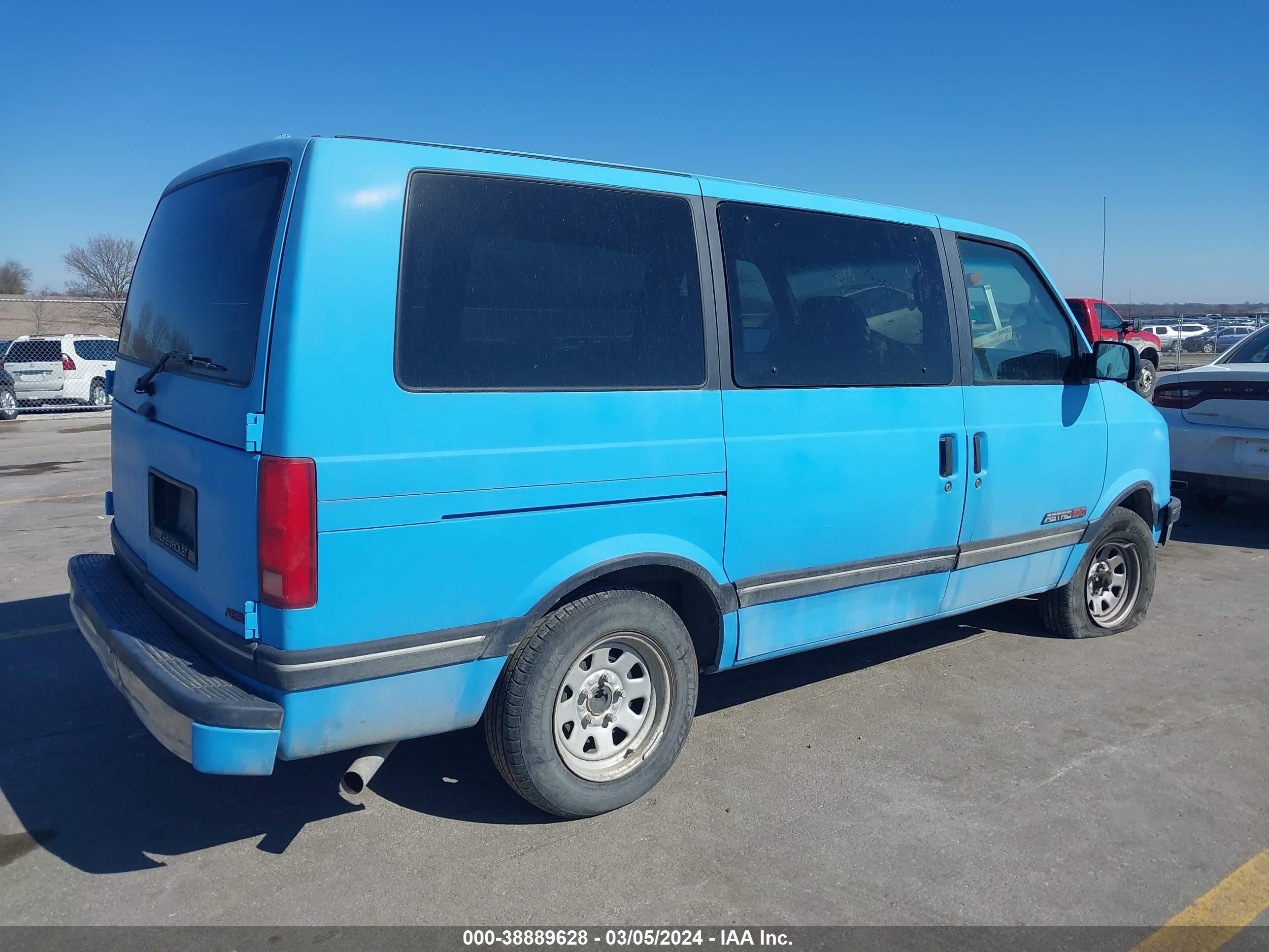 Photo 3 VIN: 1GNDM19ZXRB223054 - CHEVROLET ASTRO 