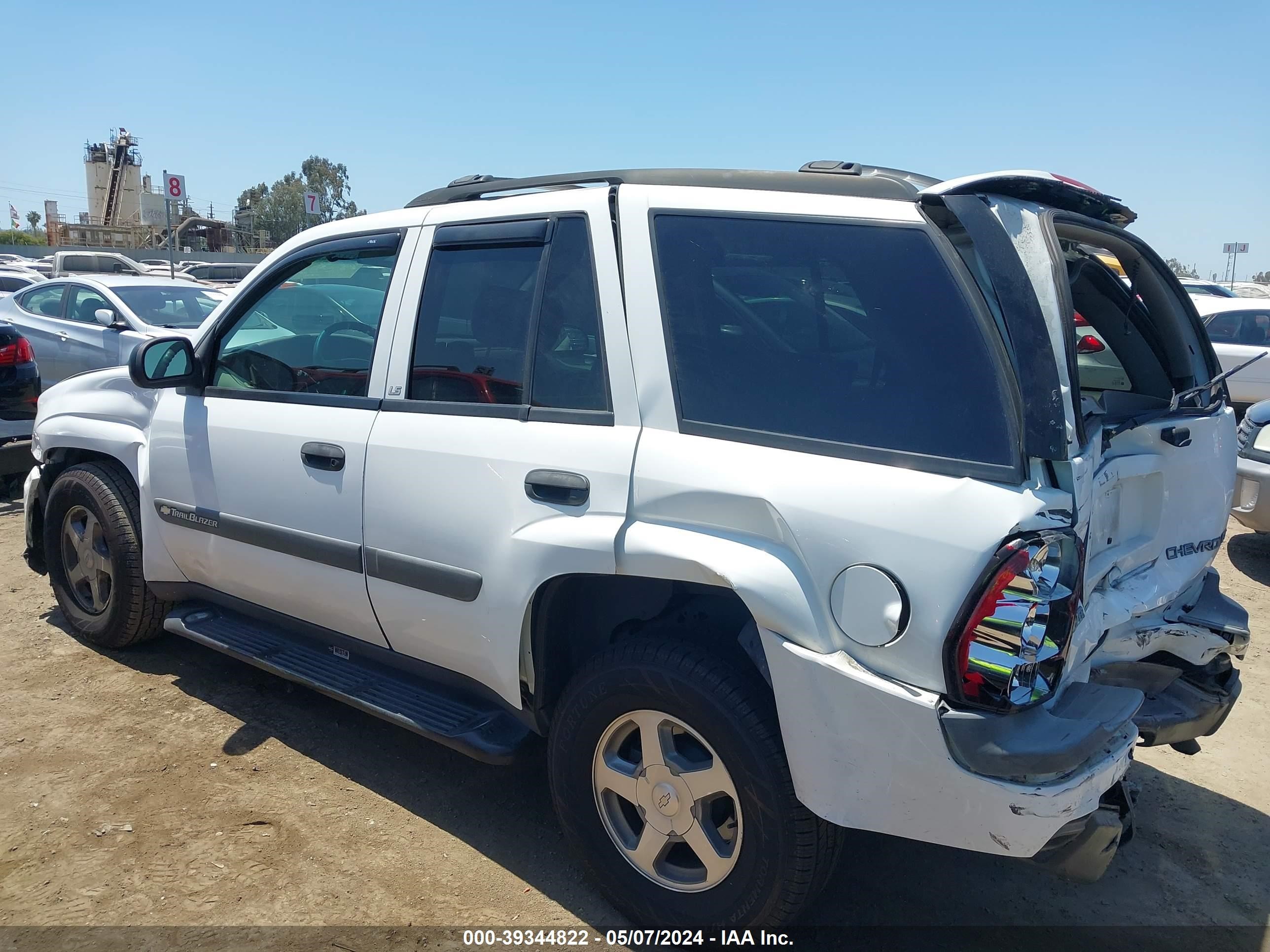 Photo 2 VIN: 1GNDS13S042131722 - CHEVROLET TRAILBLAZER 