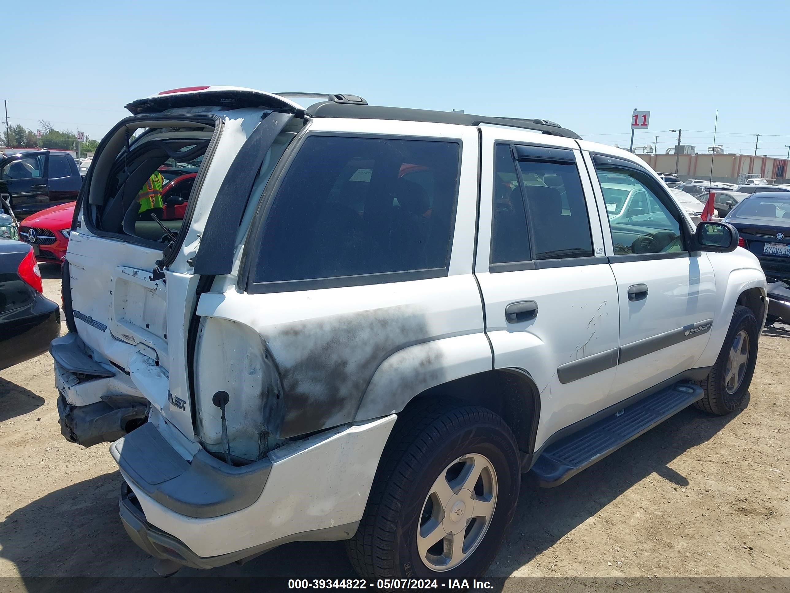 Photo 3 VIN: 1GNDS13S042131722 - CHEVROLET TRAILBLAZER 