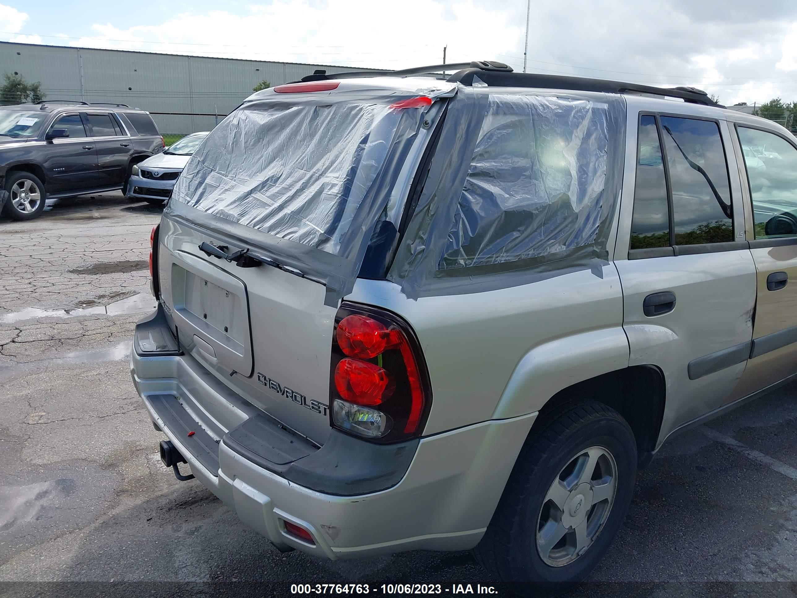 Photo 5 VIN: 1GNDS13S042395684 - CHEVROLET TRAILBLAZER 