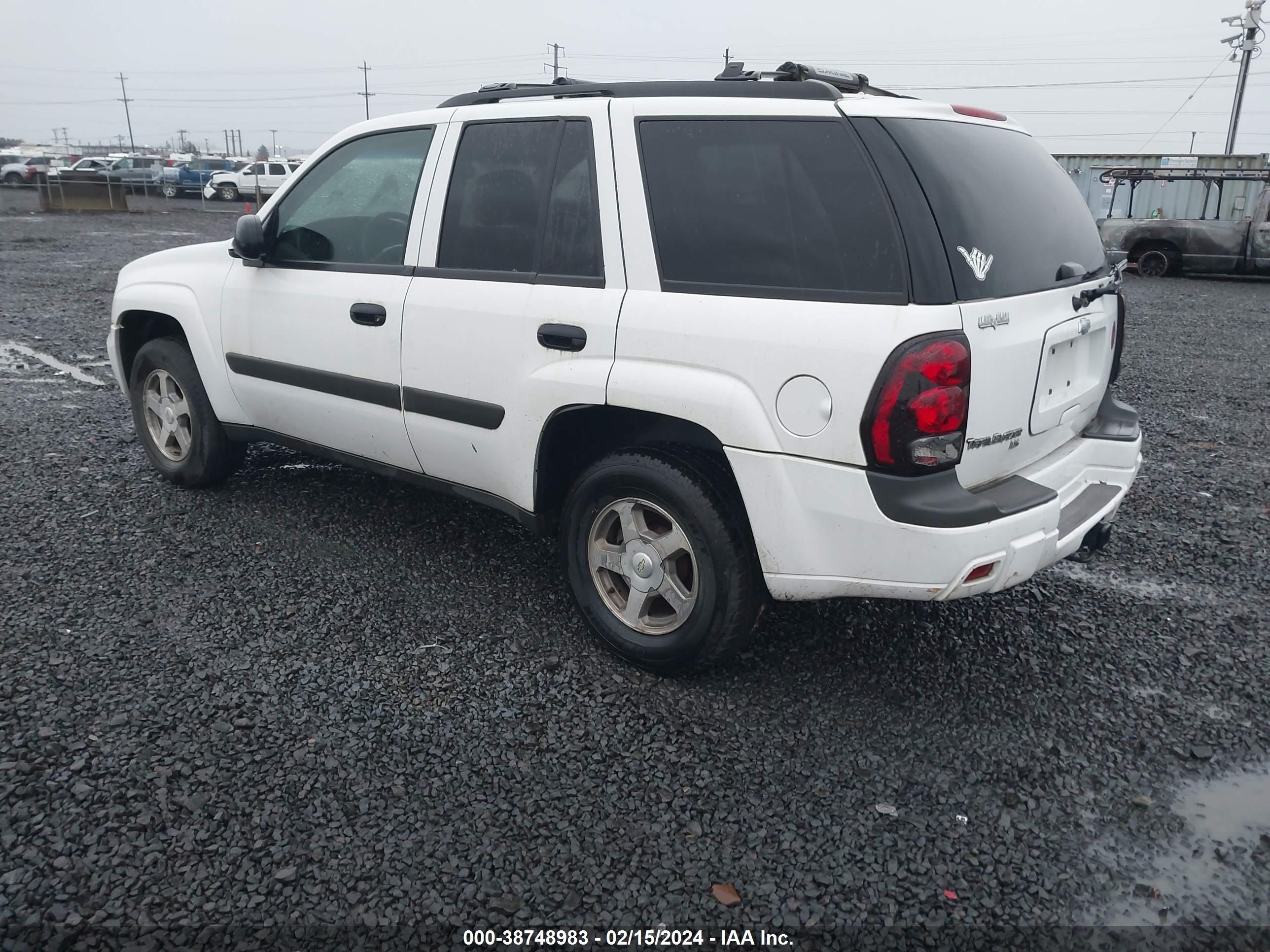 Photo 2 VIN: 1GNDS13S052189525 - CHEVROLET TRAILBLAZER 