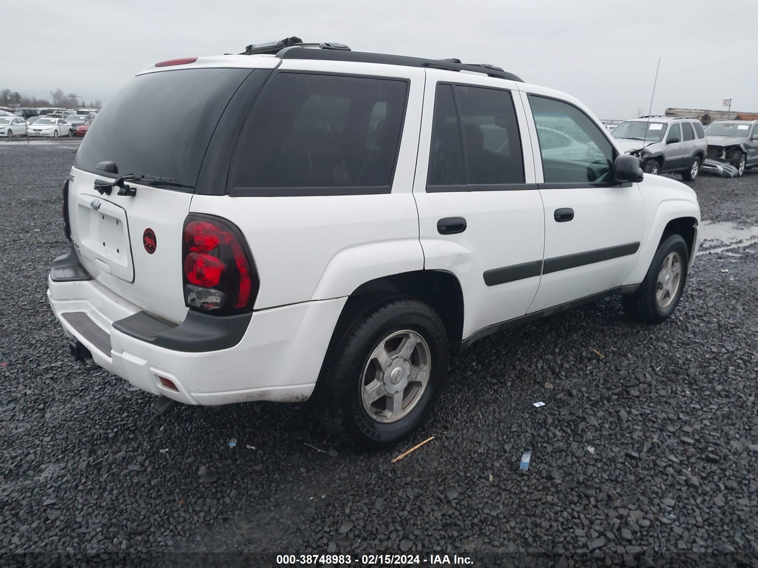 Photo 3 VIN: 1GNDS13S052189525 - CHEVROLET TRAILBLAZER 