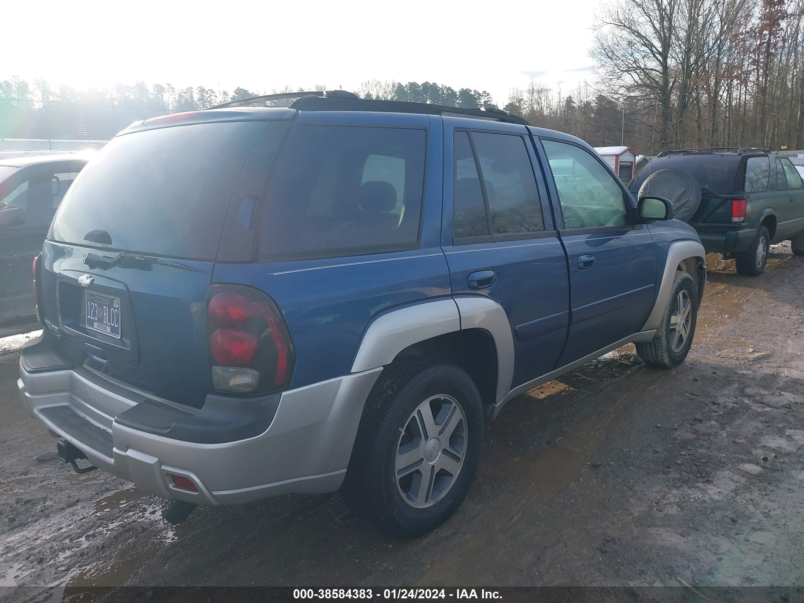 Photo 3 VIN: 1GNDS13S052303622 - CHEVROLET TRAILBLAZER 