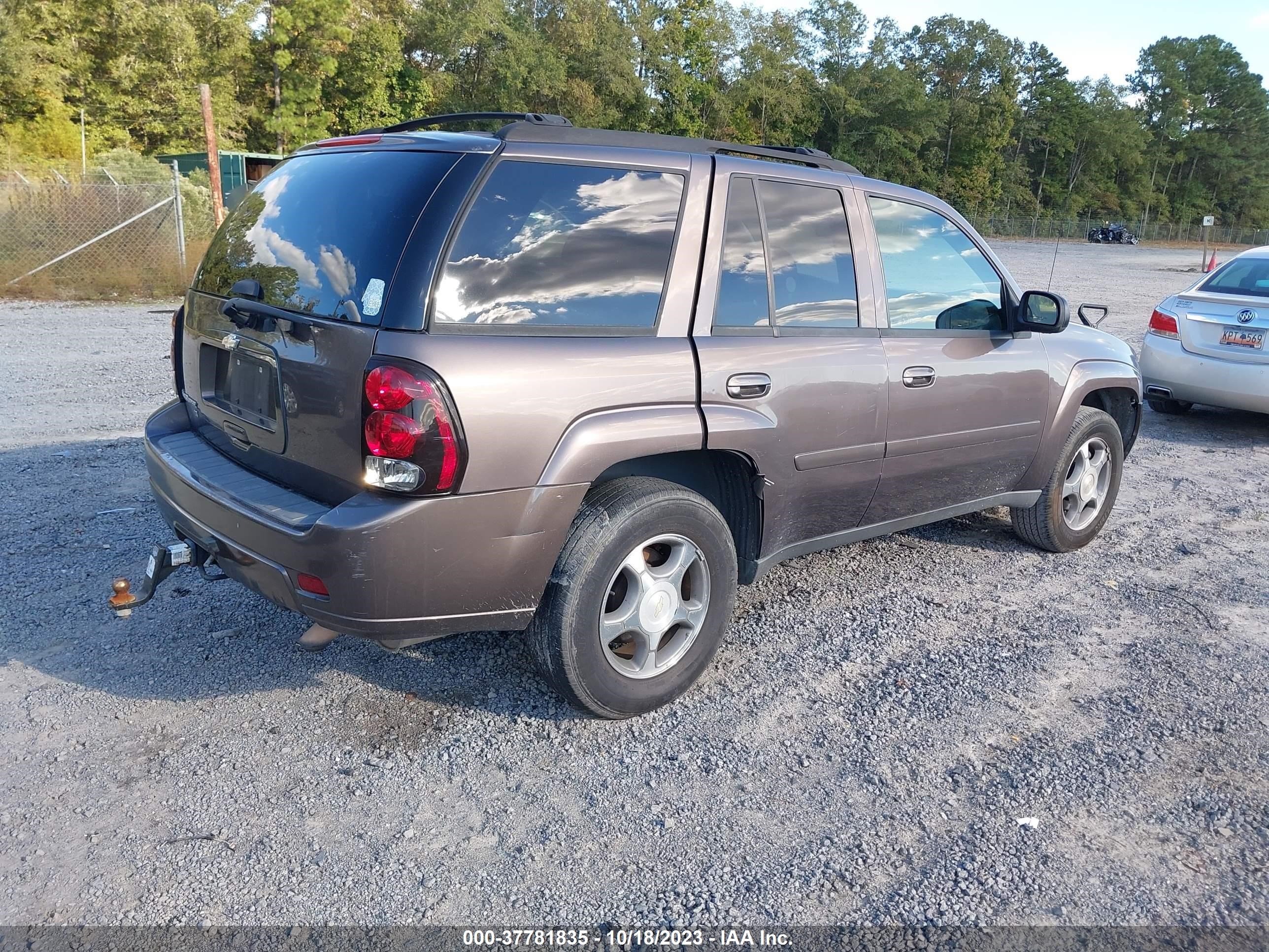 Photo 3 VIN: 1GNDS13S082119656 - CHEVROLET TRAILBLAZER 