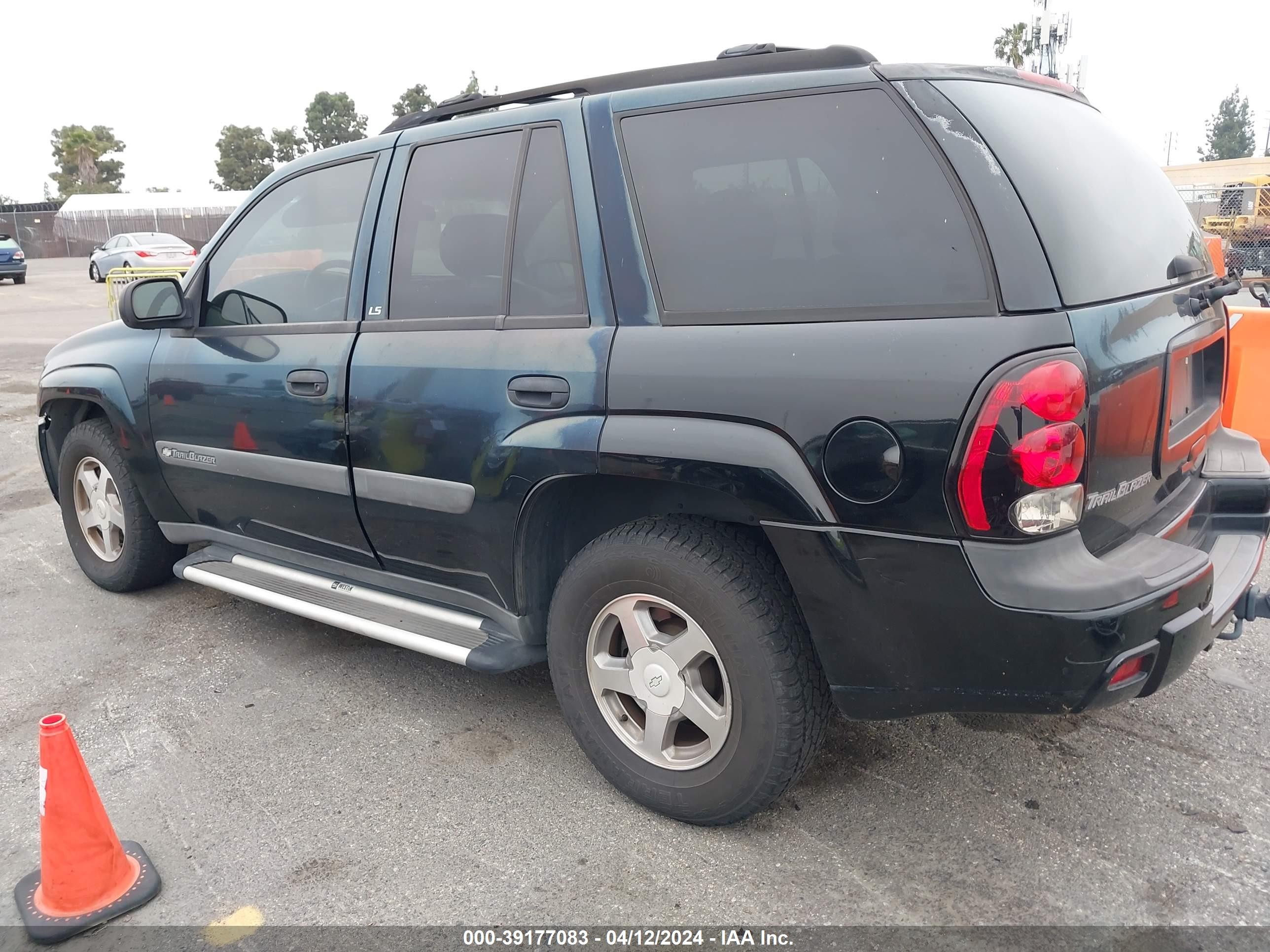 Photo 2 VIN: 1GNDS13S142114668 - CHEVROLET TRAILBLAZER 