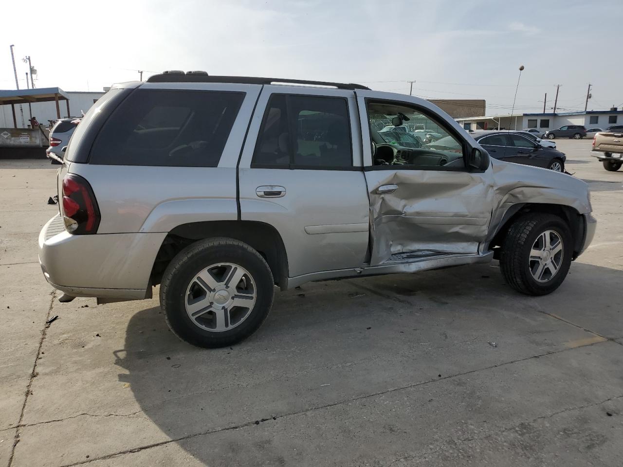 Photo 2 VIN: 1GNDS13S172246124 - CHEVROLET TRAILBLAZER 