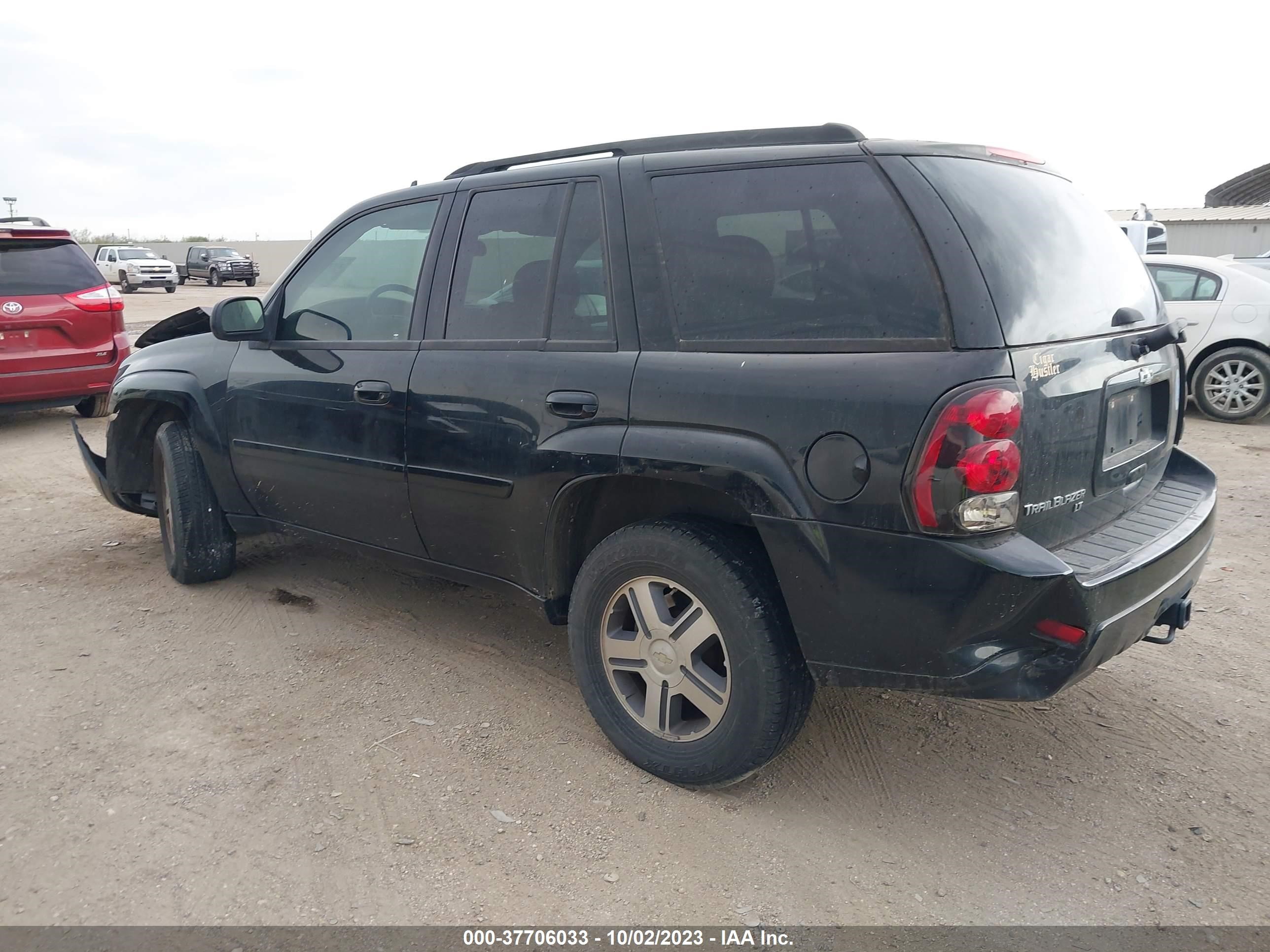 Photo 2 VIN: 1GNDS13S172253851 - CHEVROLET TRAILBLAZER 