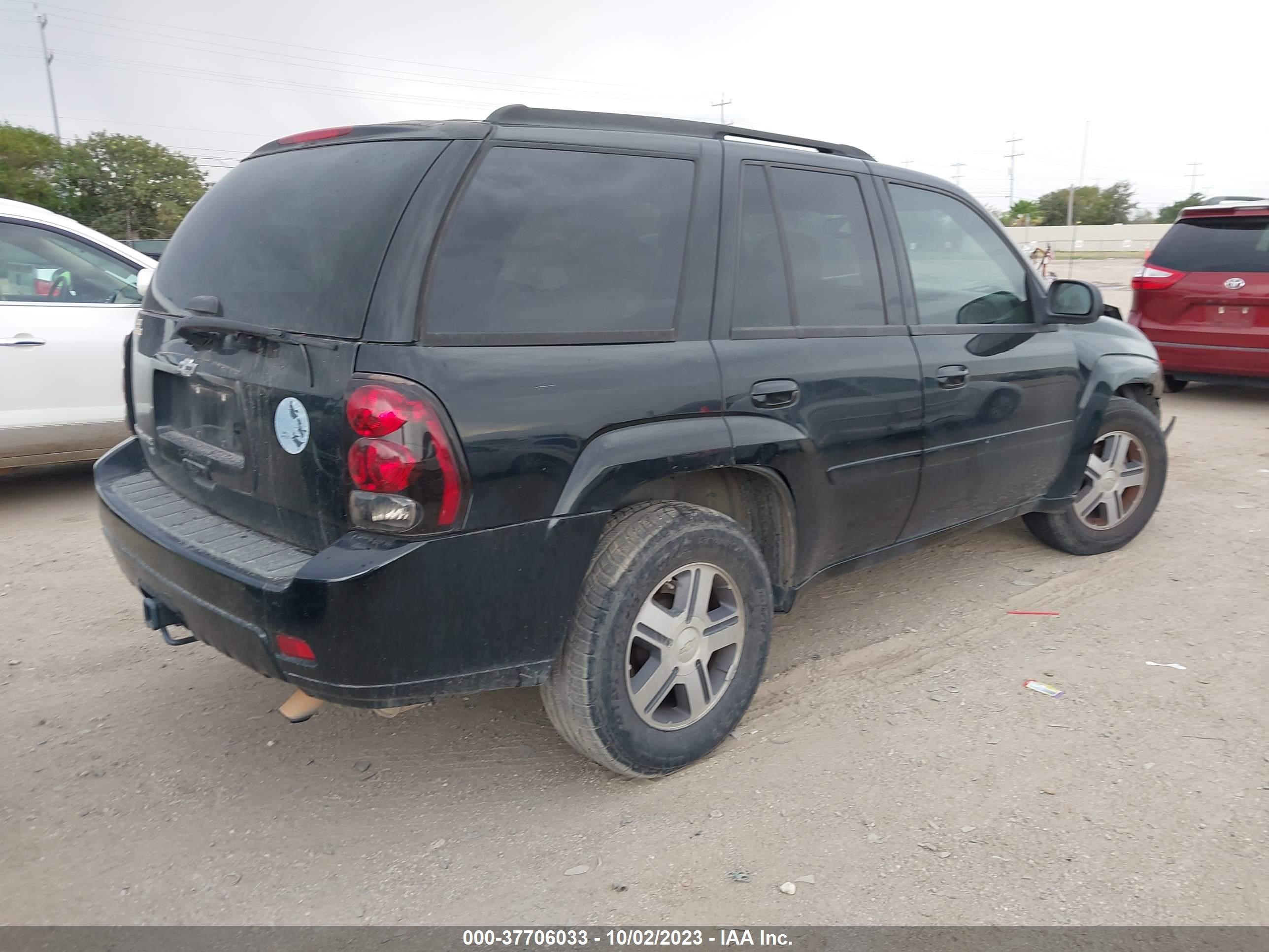 Photo 3 VIN: 1GNDS13S172253851 - CHEVROLET TRAILBLAZER 