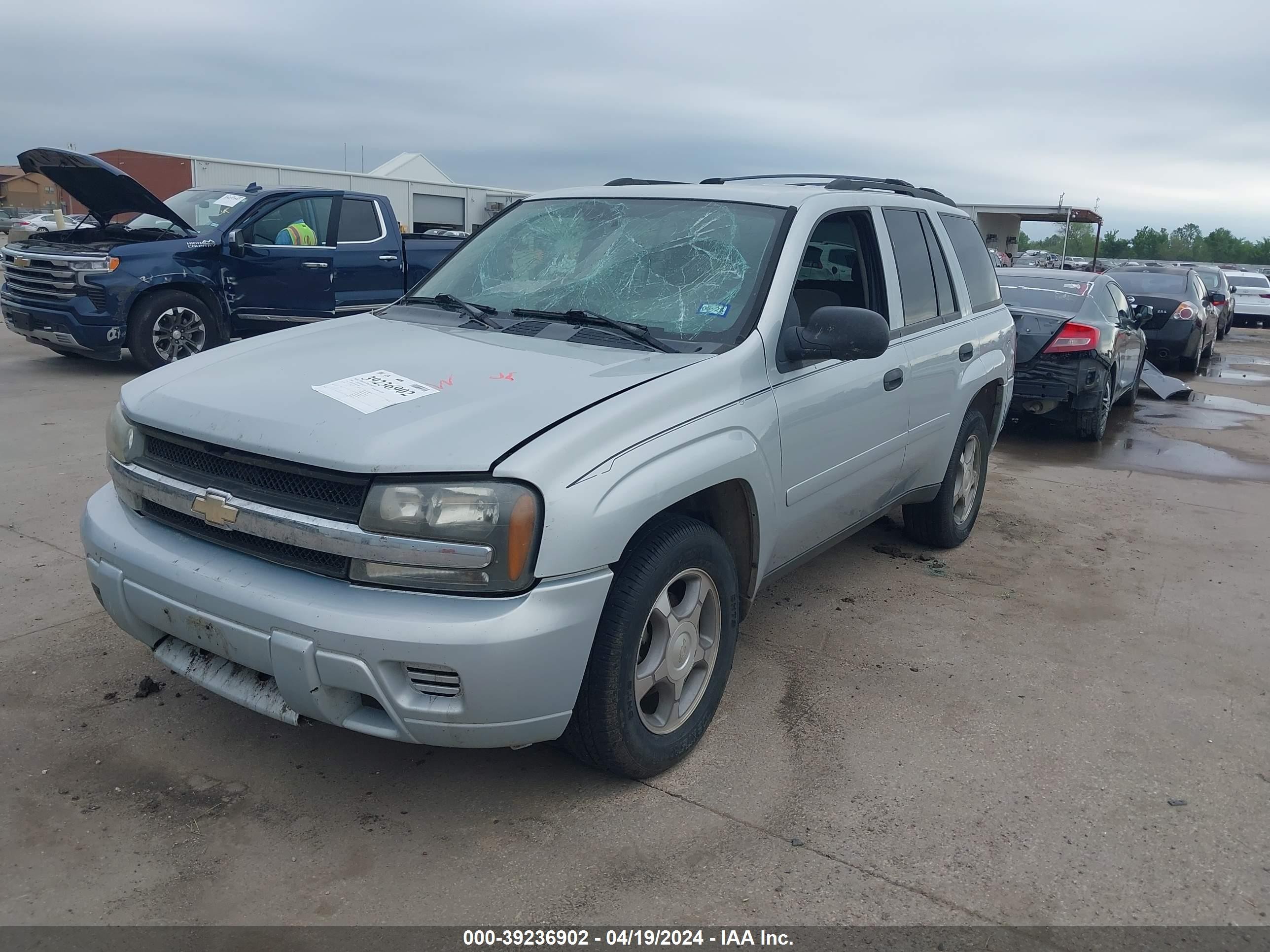 Photo 1 VIN: 1GNDS13S182194494 - CHEVROLET TRAILBLAZER 