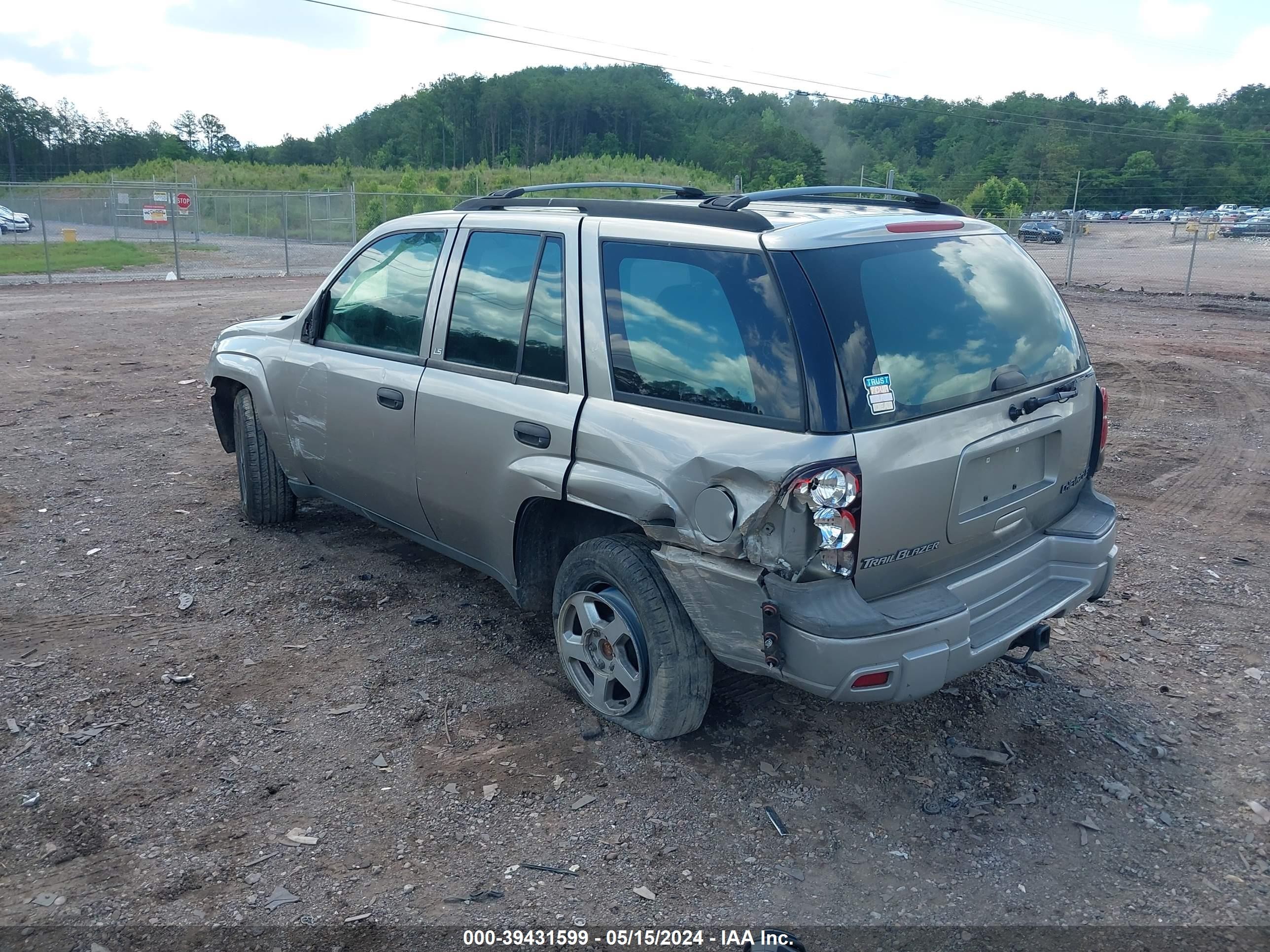 Photo 2 VIN: 1GNDS13S222222567 - CHEVROLET TRAILBLAZER 