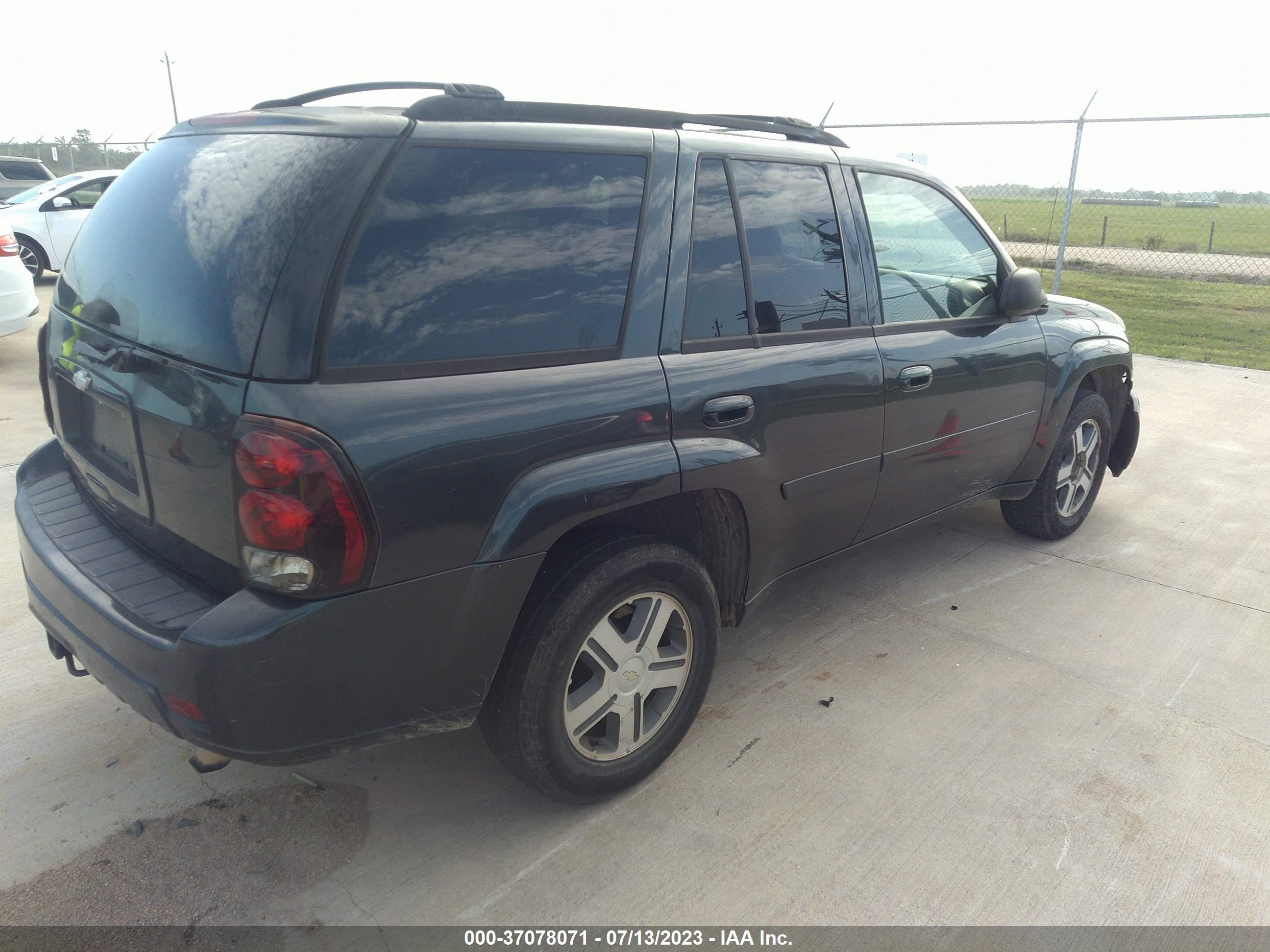 Photo 3 VIN: 1GNDS13S262307253 - CHEVROLET TRAILBLAZER 