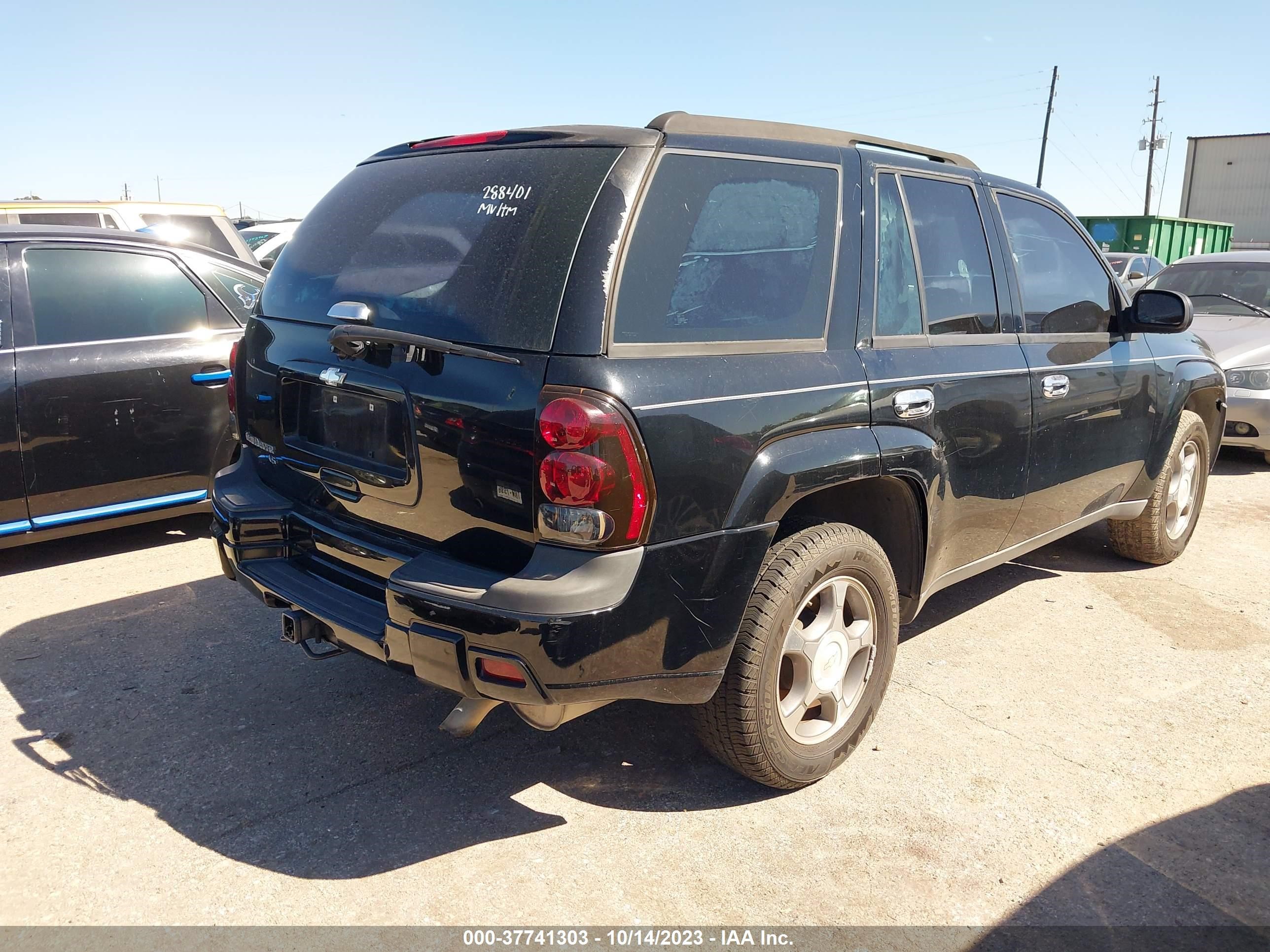 Photo 3 VIN: 1GNDS13S272288401 - CHEVROLET TRAILBLAZER 