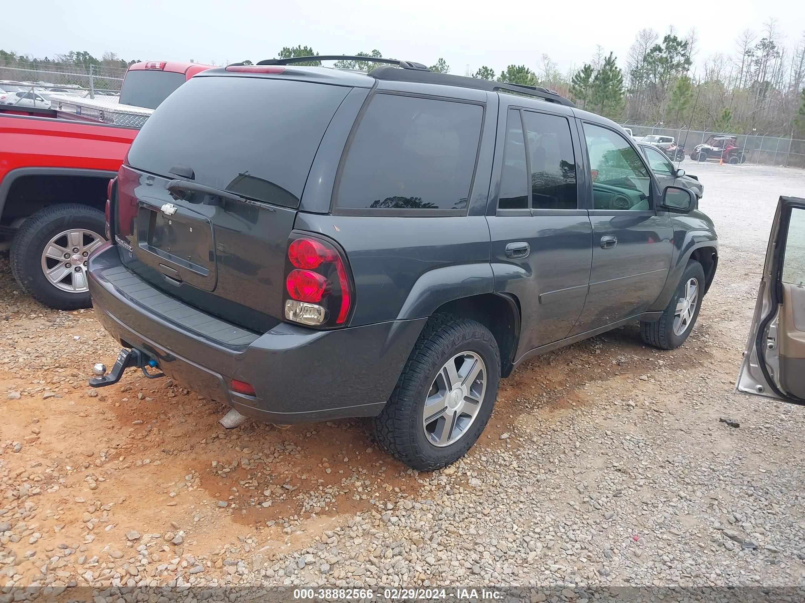 Photo 3 VIN: 1GNDS13S272296353 - CHEVROLET TRAILBLAZER 