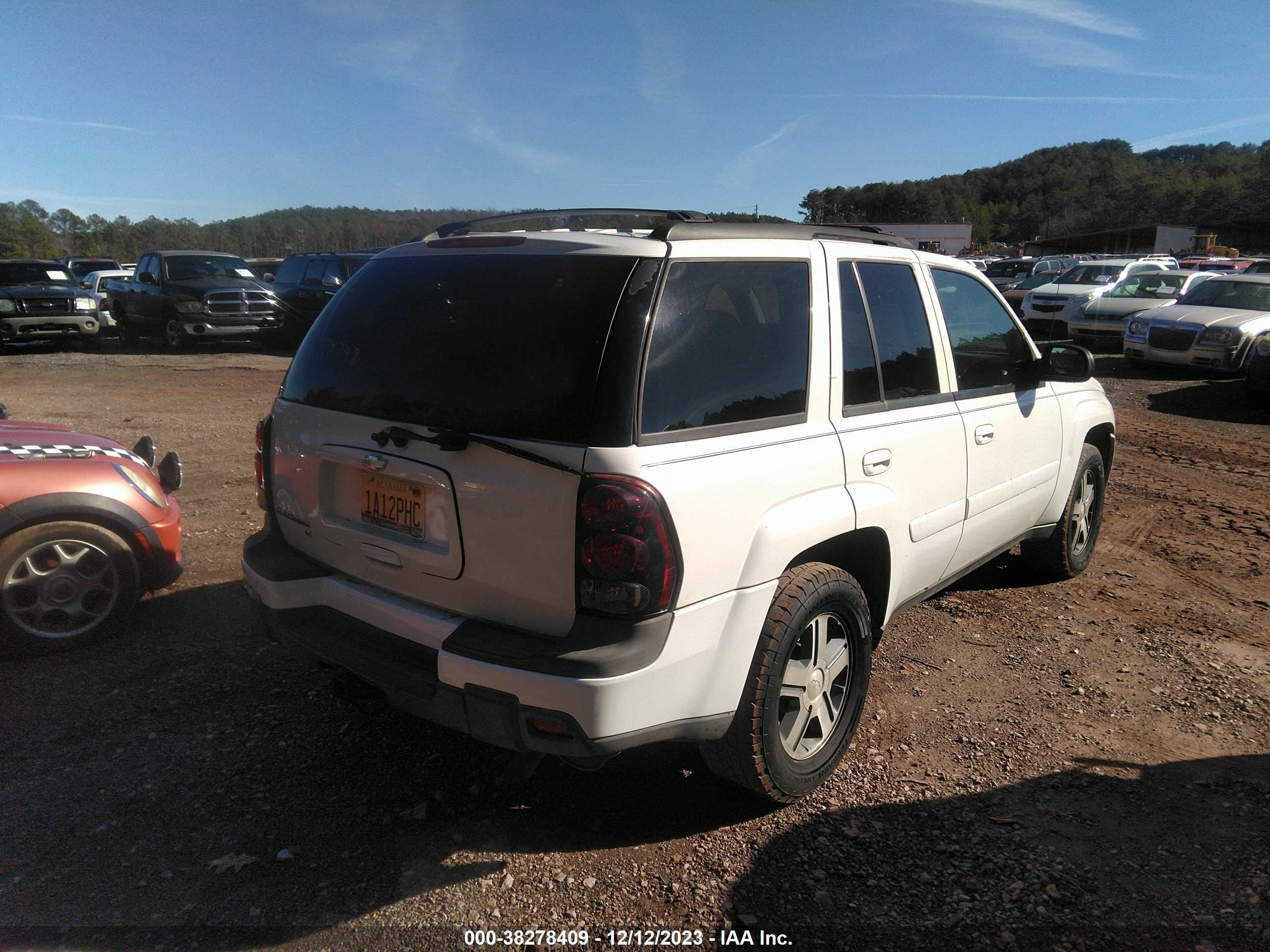 Photo 3 VIN: 1GNDS13S352154798 - CHEVROLET TRAILBLAZER 