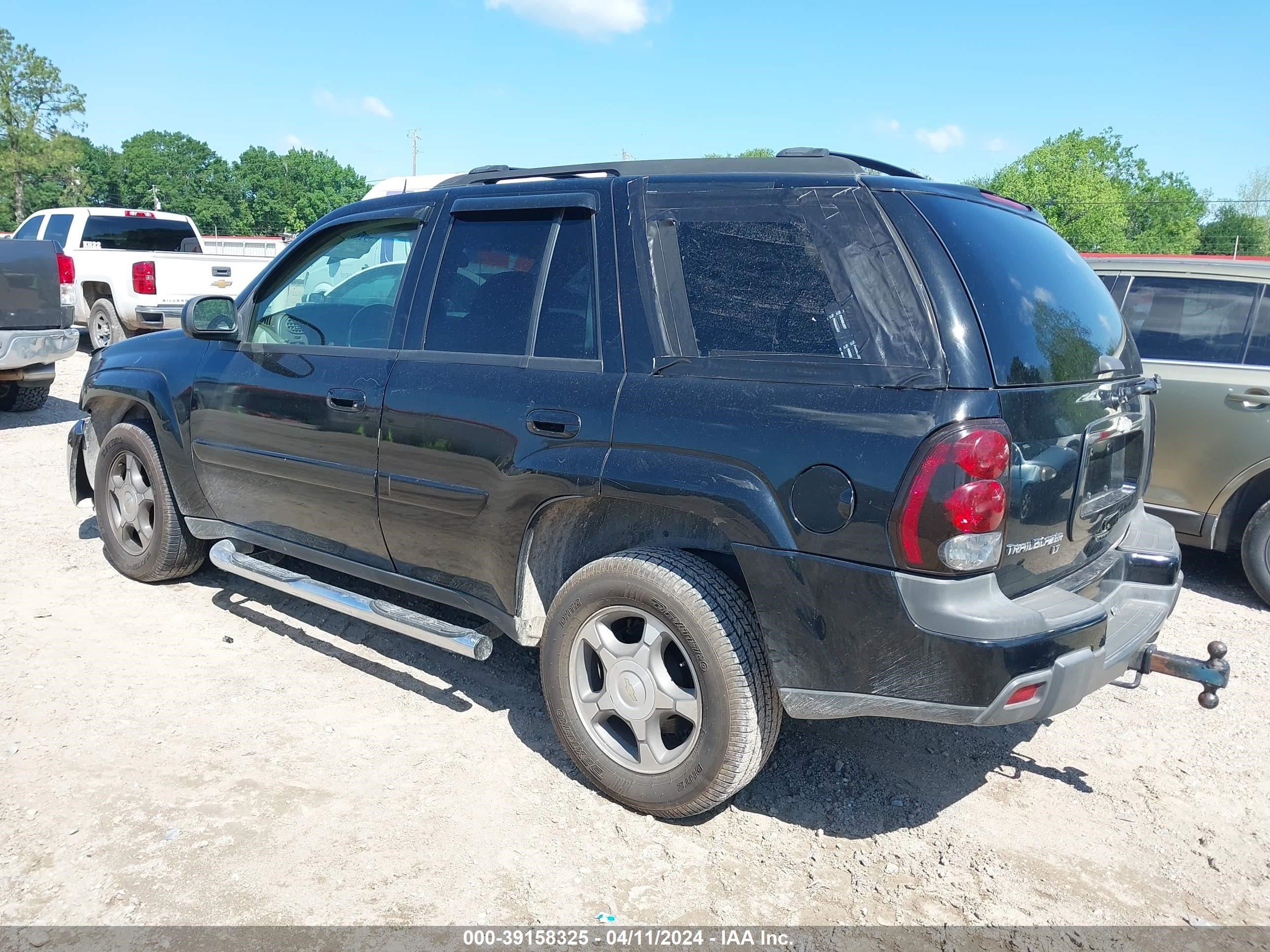 Photo 2 VIN: 1GNDS13S352361398 - CHEVROLET TRAILBLAZER 