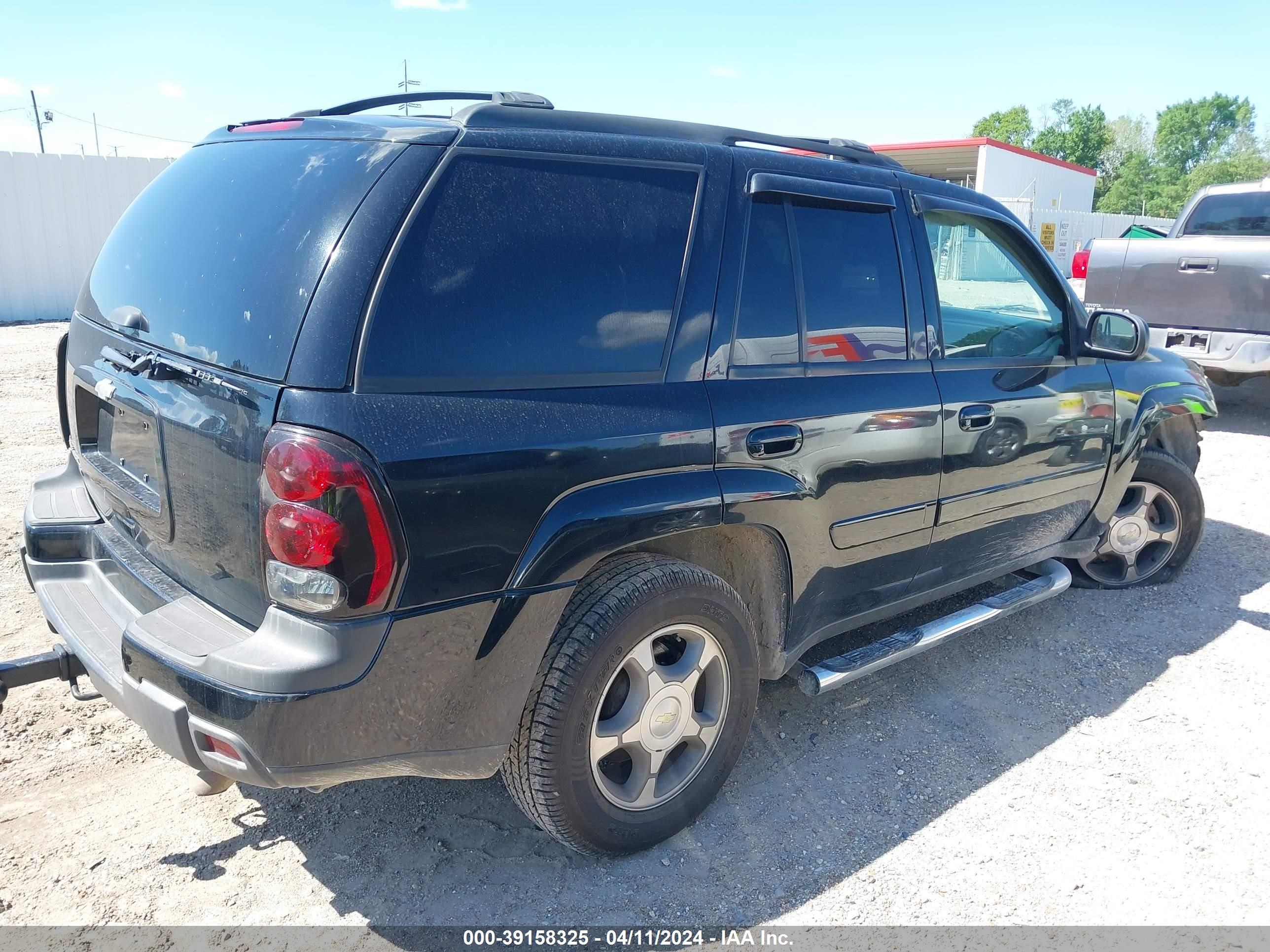 Photo 3 VIN: 1GNDS13S352361398 - CHEVROLET TRAILBLAZER 