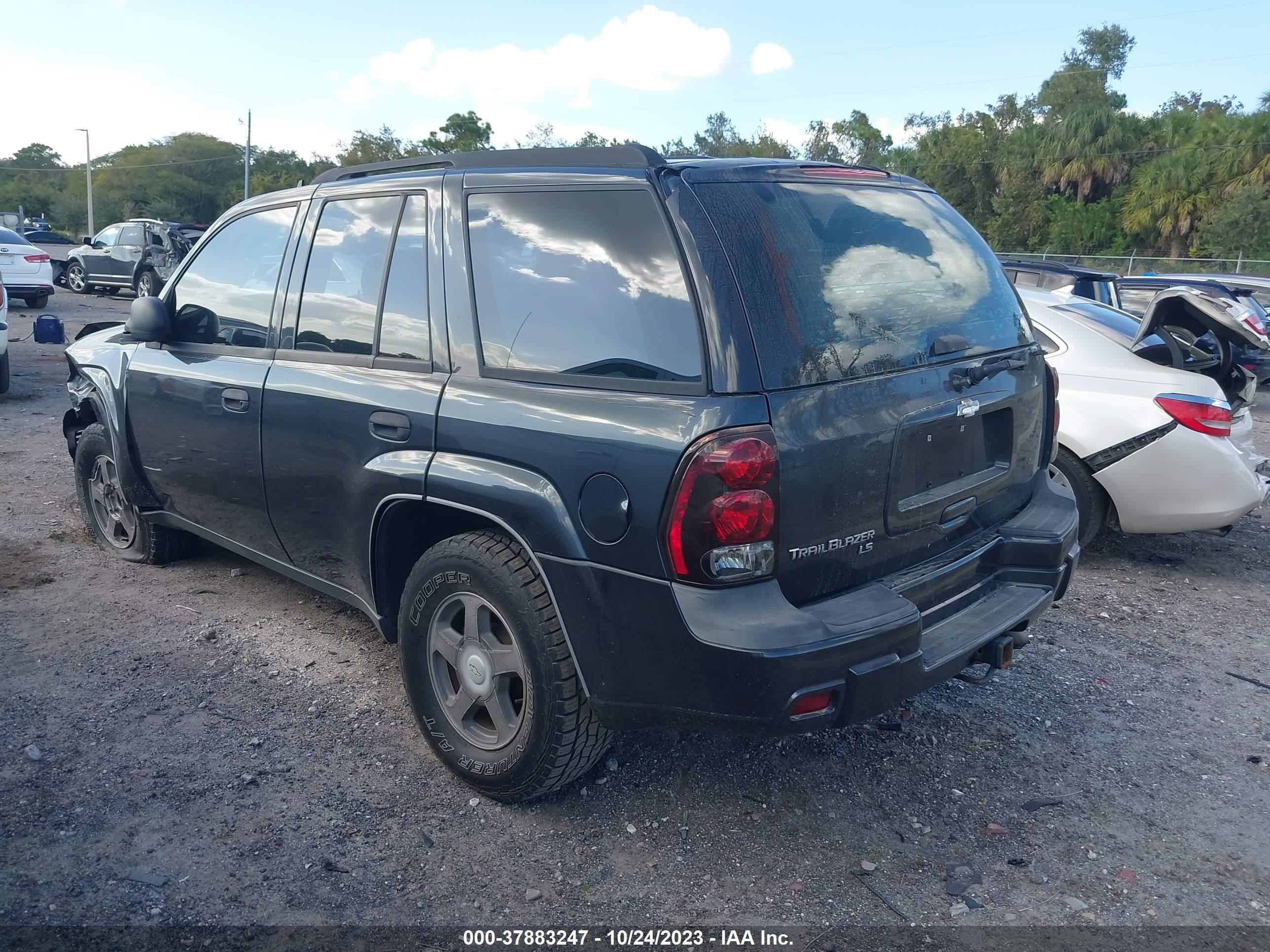 Photo 2 VIN: 1GNDS13S362163048 - CHEVROLET TRAILBLAZER 