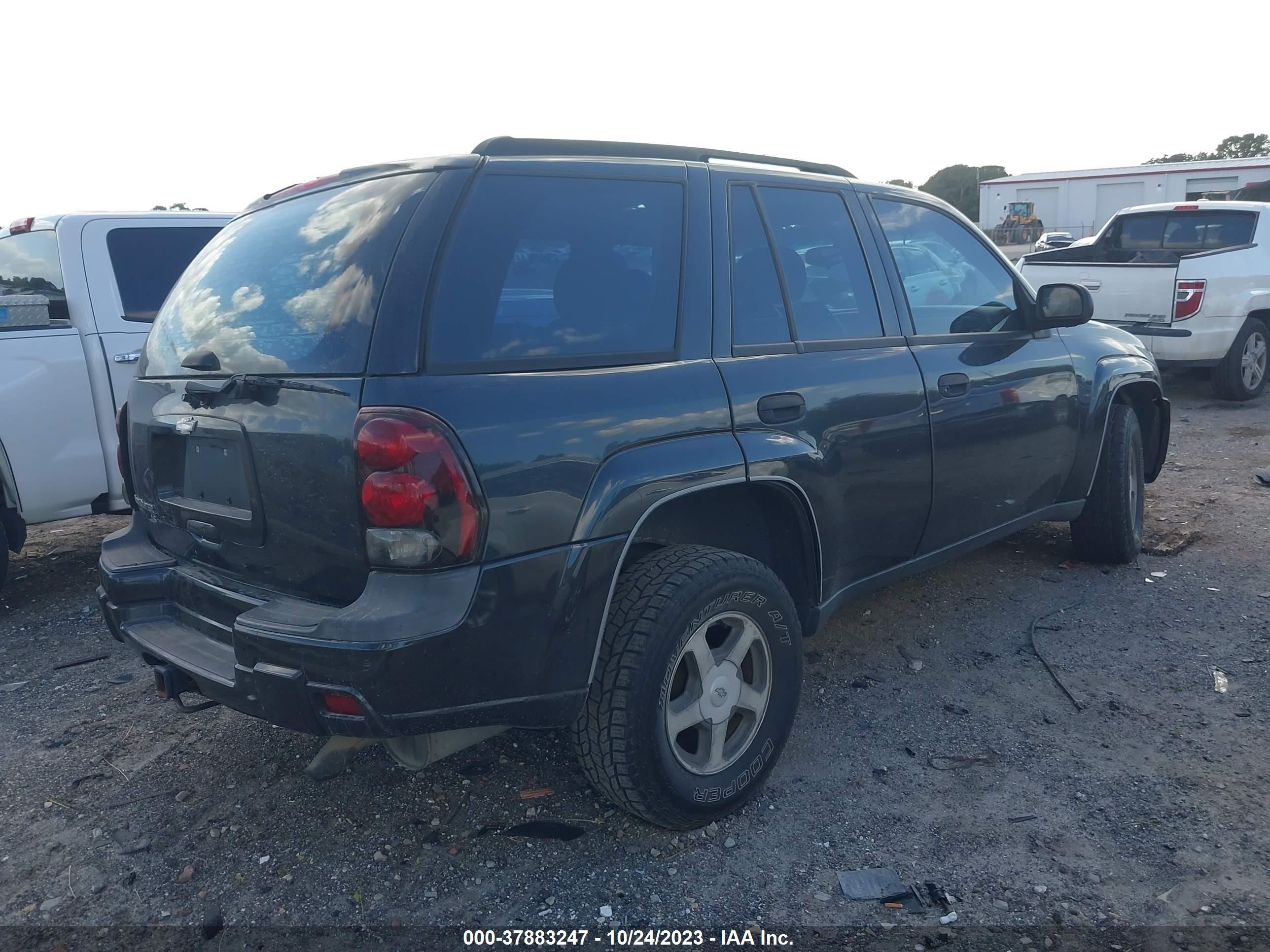 Photo 3 VIN: 1GNDS13S362163048 - CHEVROLET TRAILBLAZER 