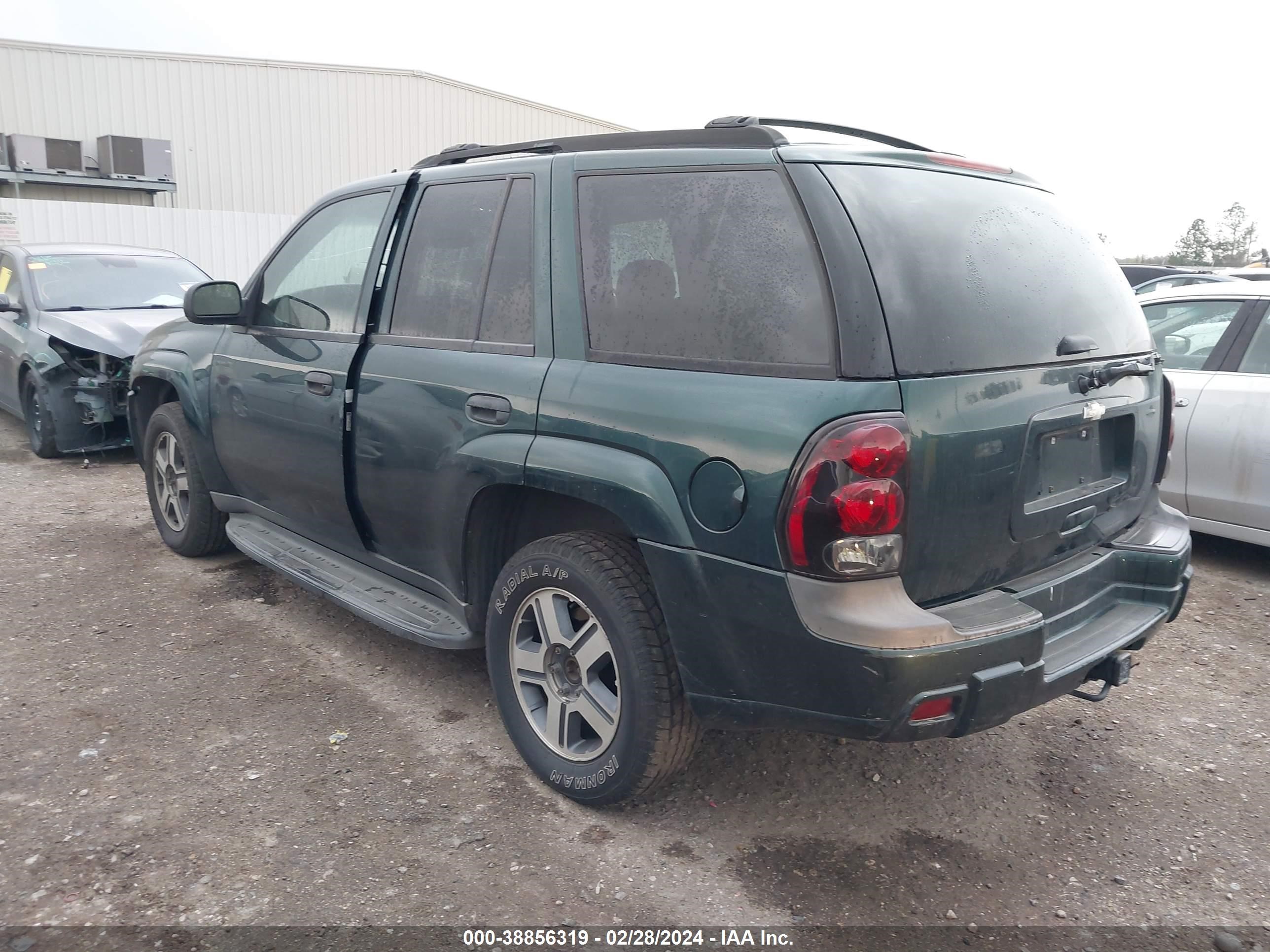 Photo 2 VIN: 1GNDS13S362196888 - CHEVROLET TRAILBLAZER 