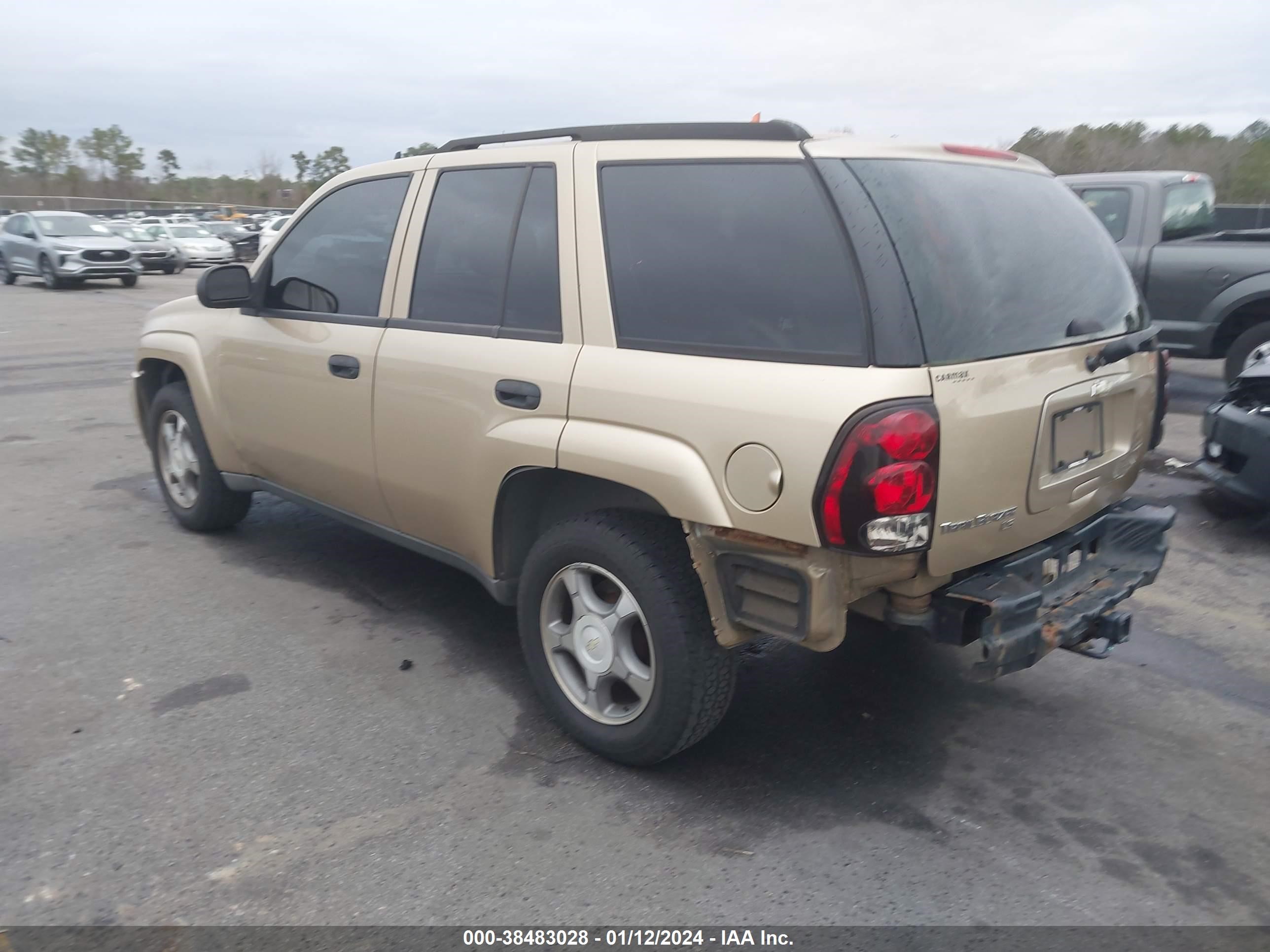 Photo 2 VIN: 1GNDS13S372268285 - CHEVROLET TRAILBLAZER 