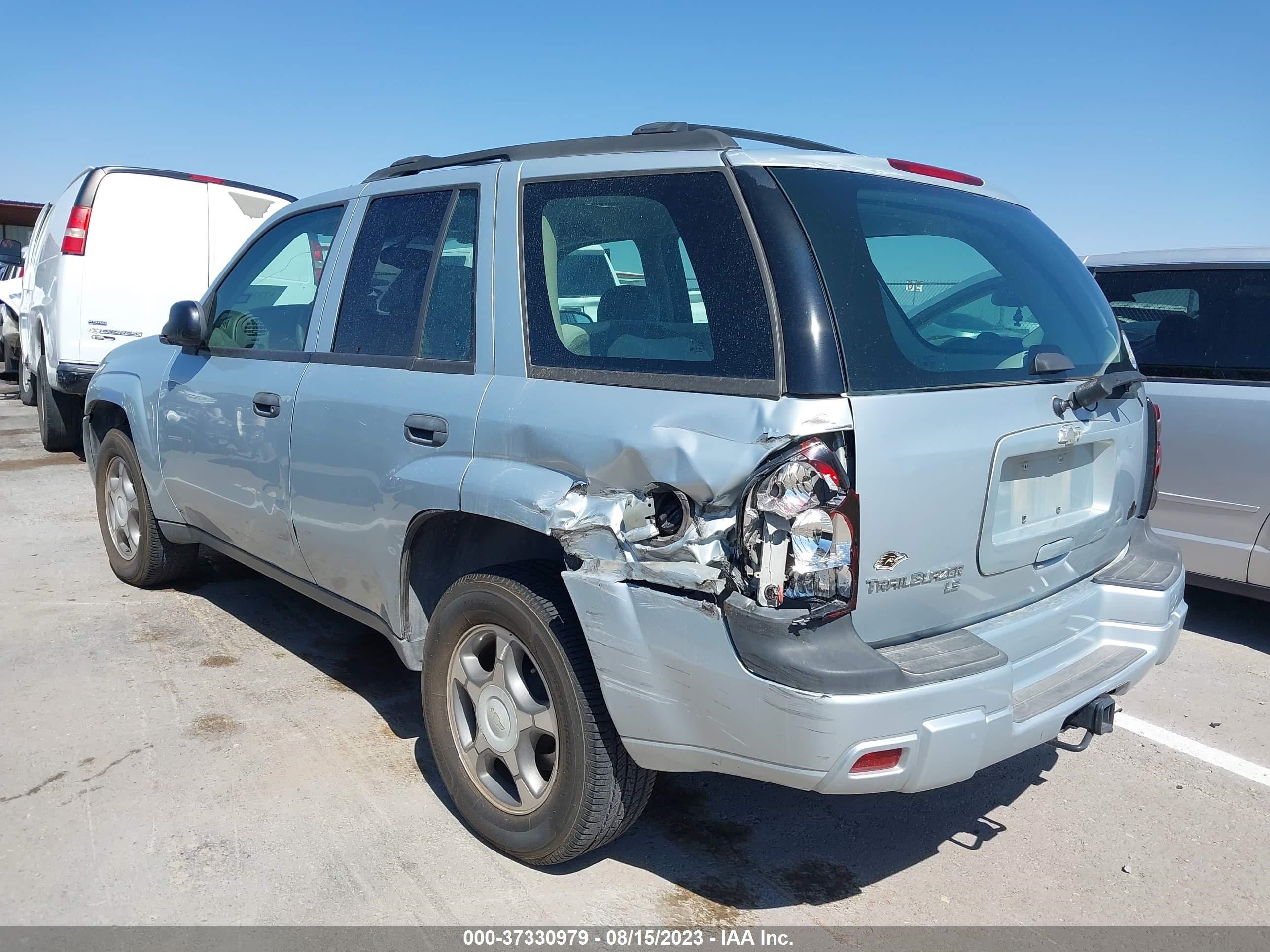 Photo 2 VIN: 1GNDS13S372303617 - CHEVROLET TRAILBLAZER 