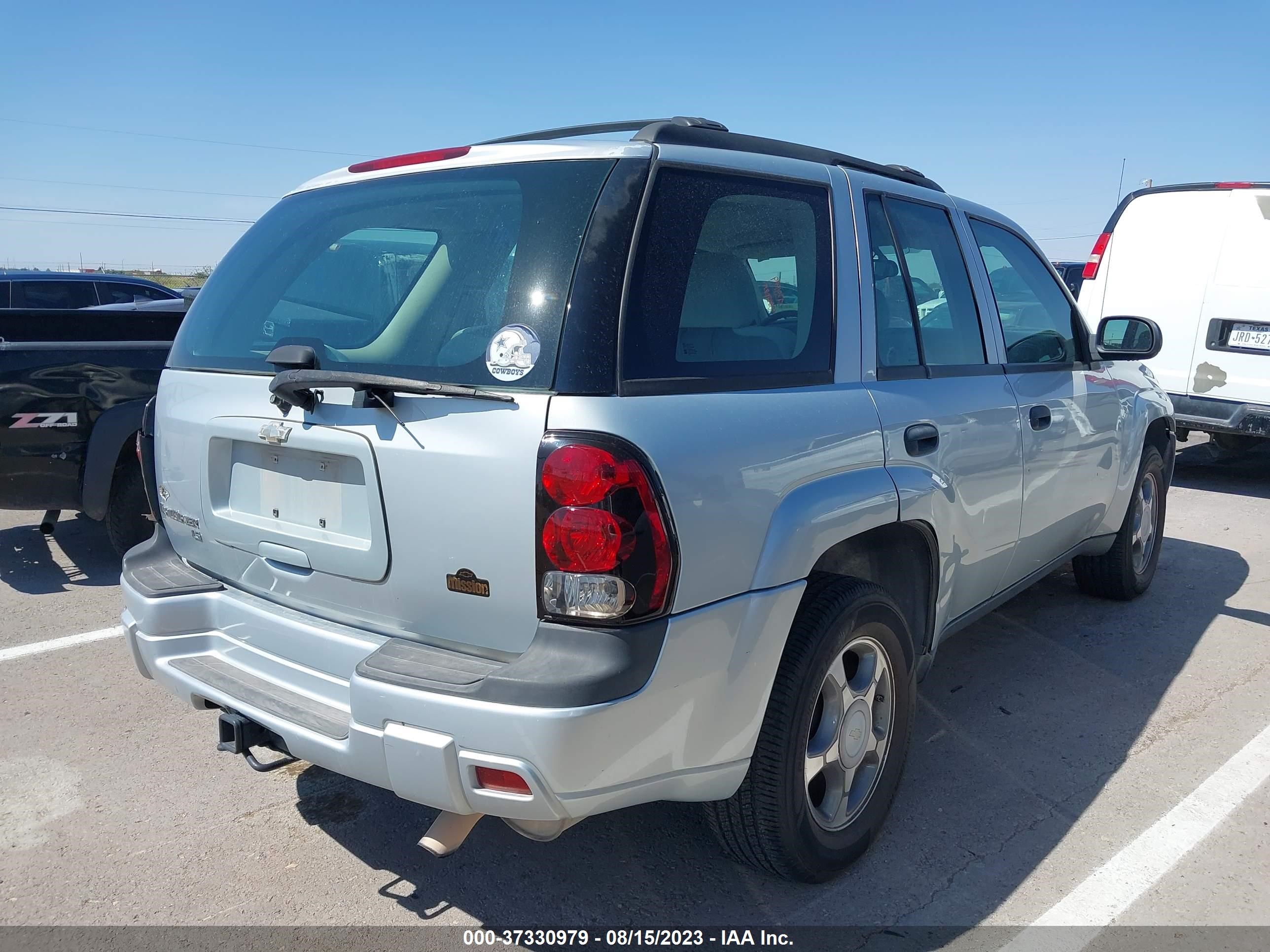 Photo 3 VIN: 1GNDS13S372303617 - CHEVROLET TRAILBLAZER 