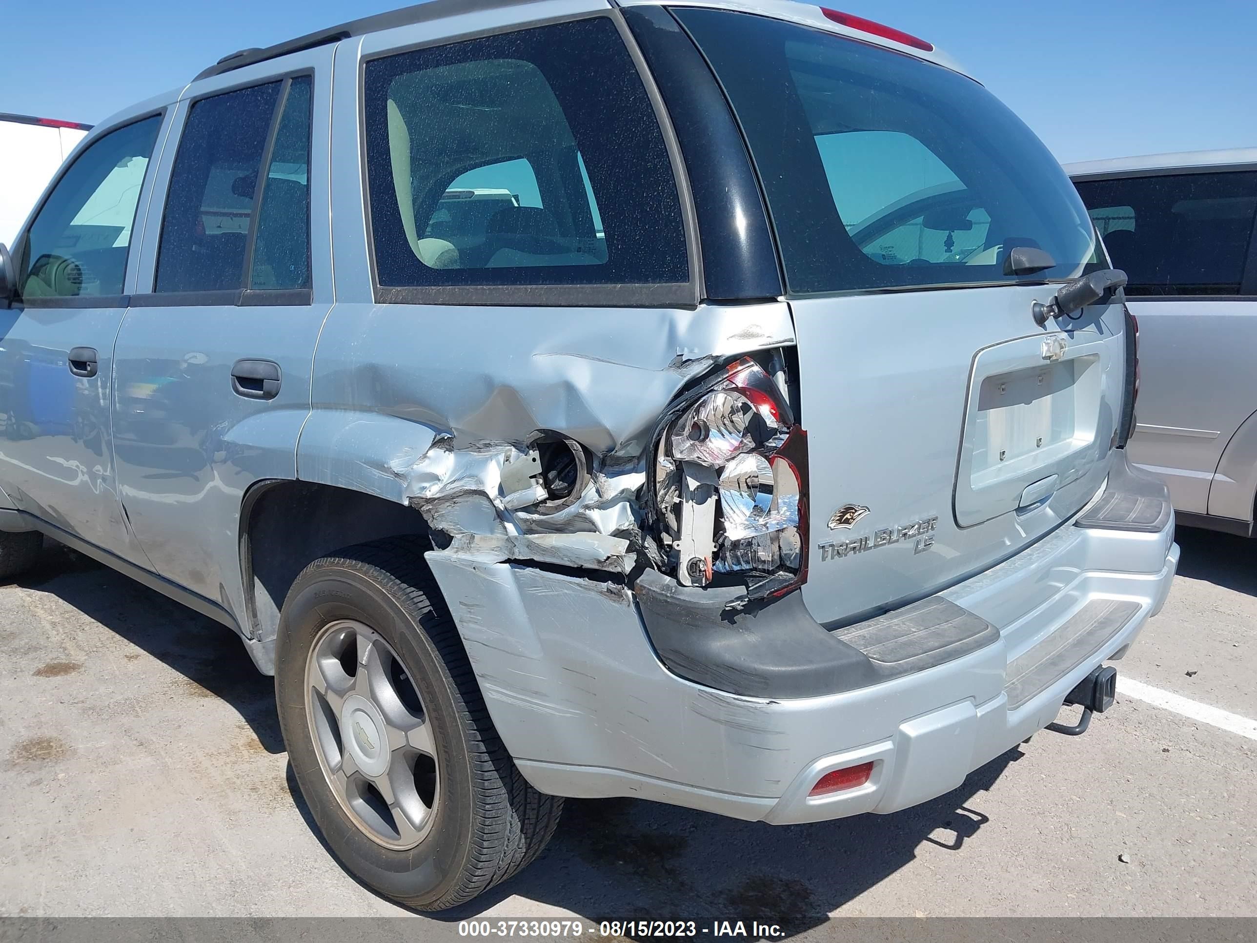 Photo 5 VIN: 1GNDS13S372303617 - CHEVROLET TRAILBLAZER 