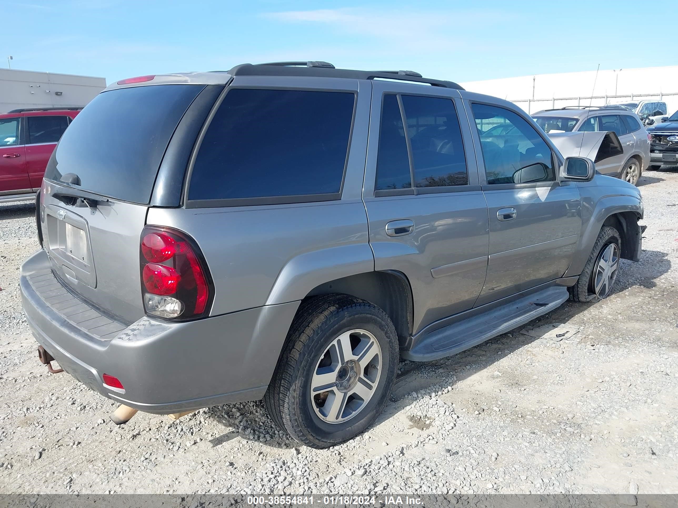 Photo 3 VIN: 1GNDS13S382195016 - CHEVROLET TRAILBLAZER 