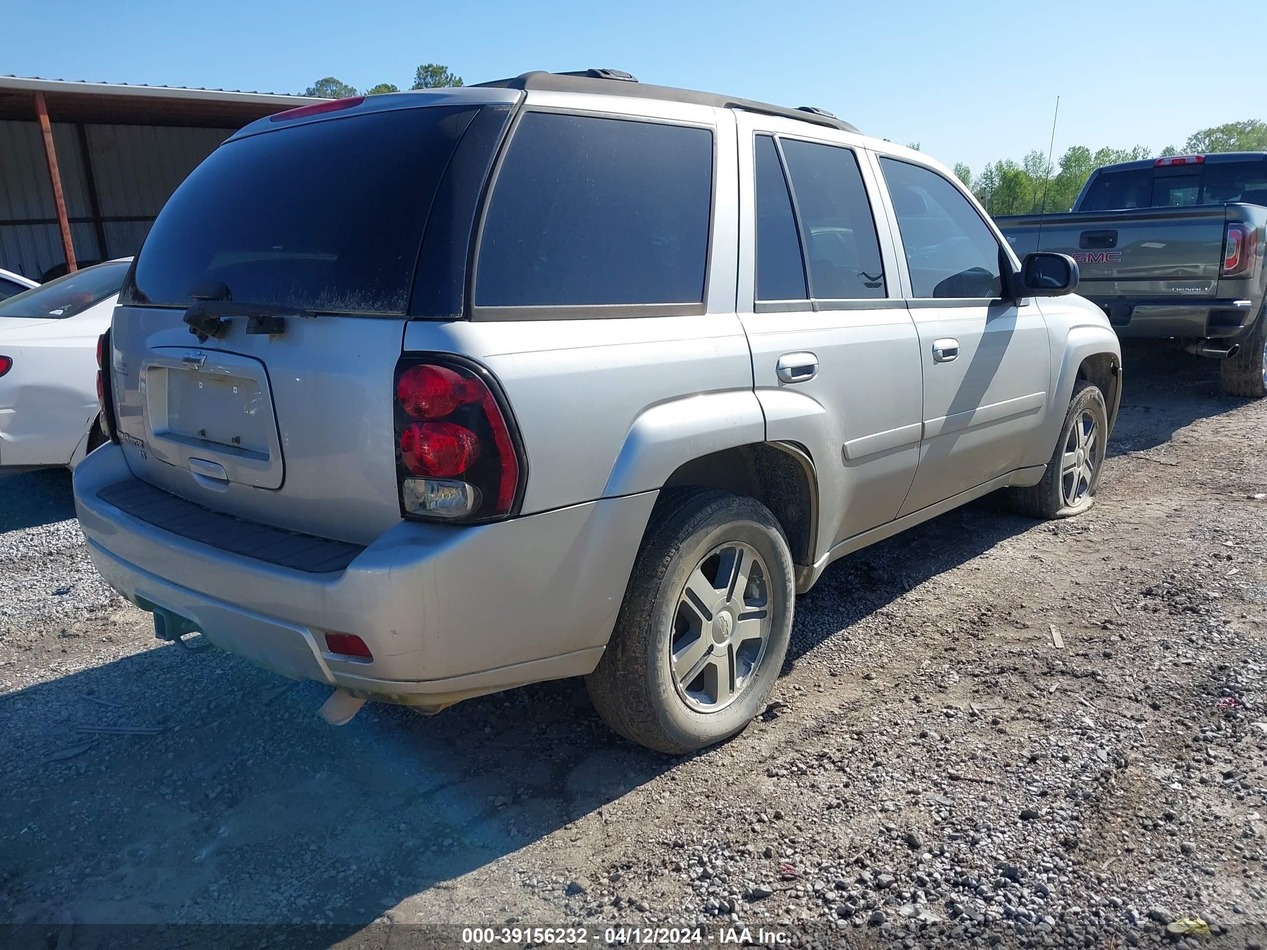 Photo 3 VIN: 1GNDS13S382220643 - CHEVROLET TRAILBLAZER 