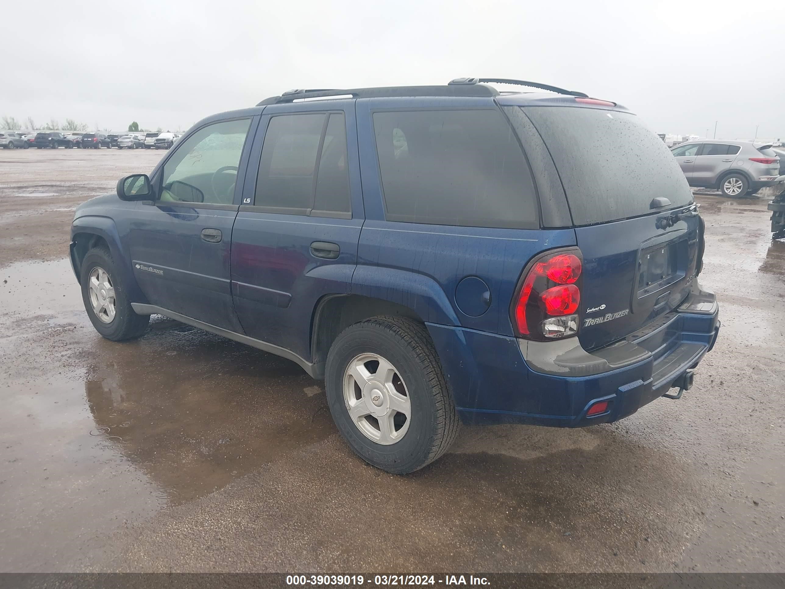 Photo 2 VIN: 1GNDS13S422484333 - CHEVROLET TRAILBLAZER 