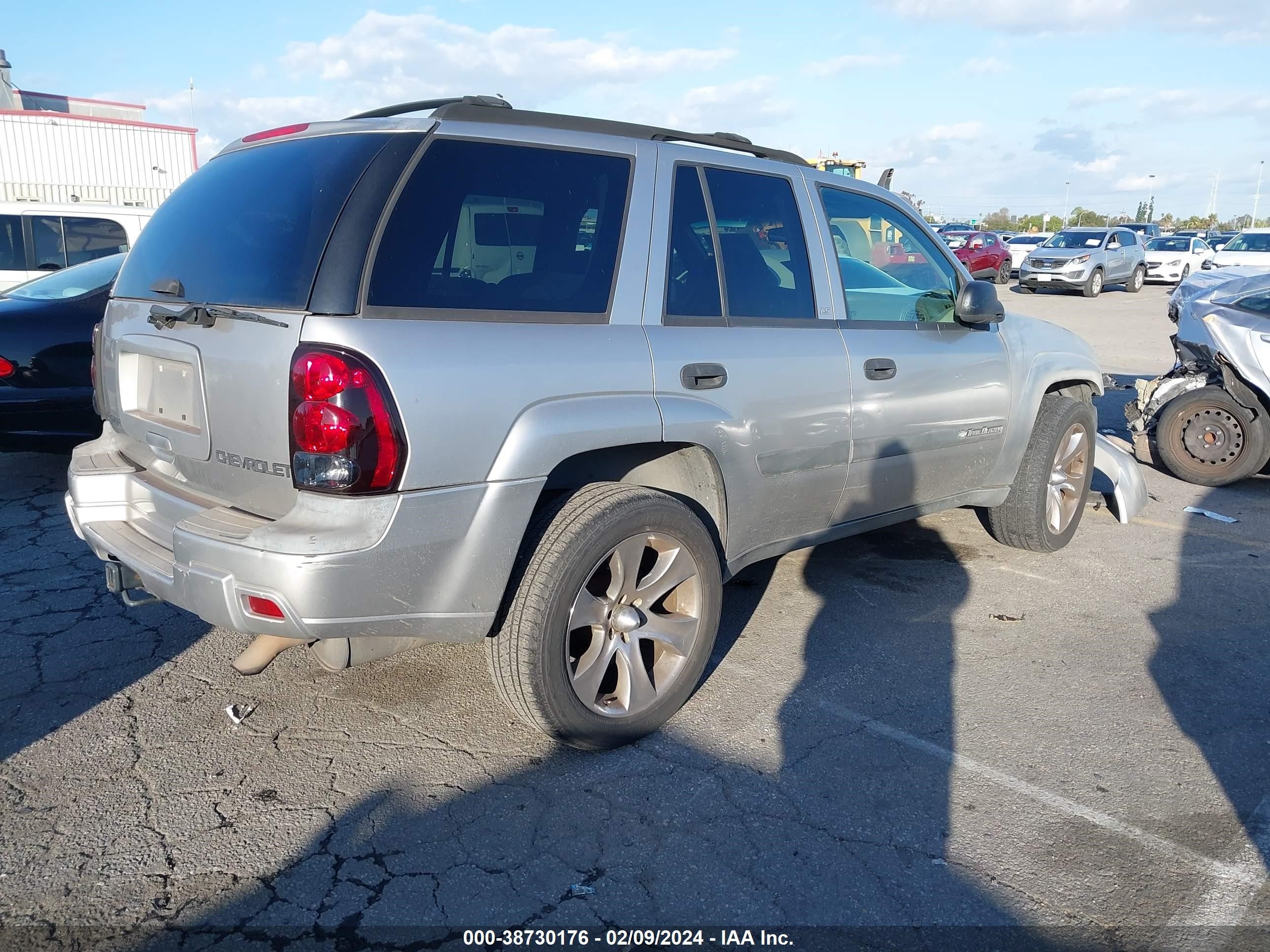 Photo 3 VIN: 1GNDS13S442145509 - CHEVROLET TRAILBLAZER 