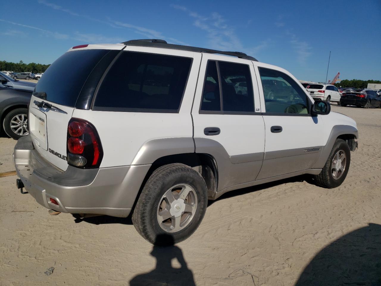 Photo 2 VIN: 1GNDS13S442189090 - CHEVROLET TRAILBLAZER 