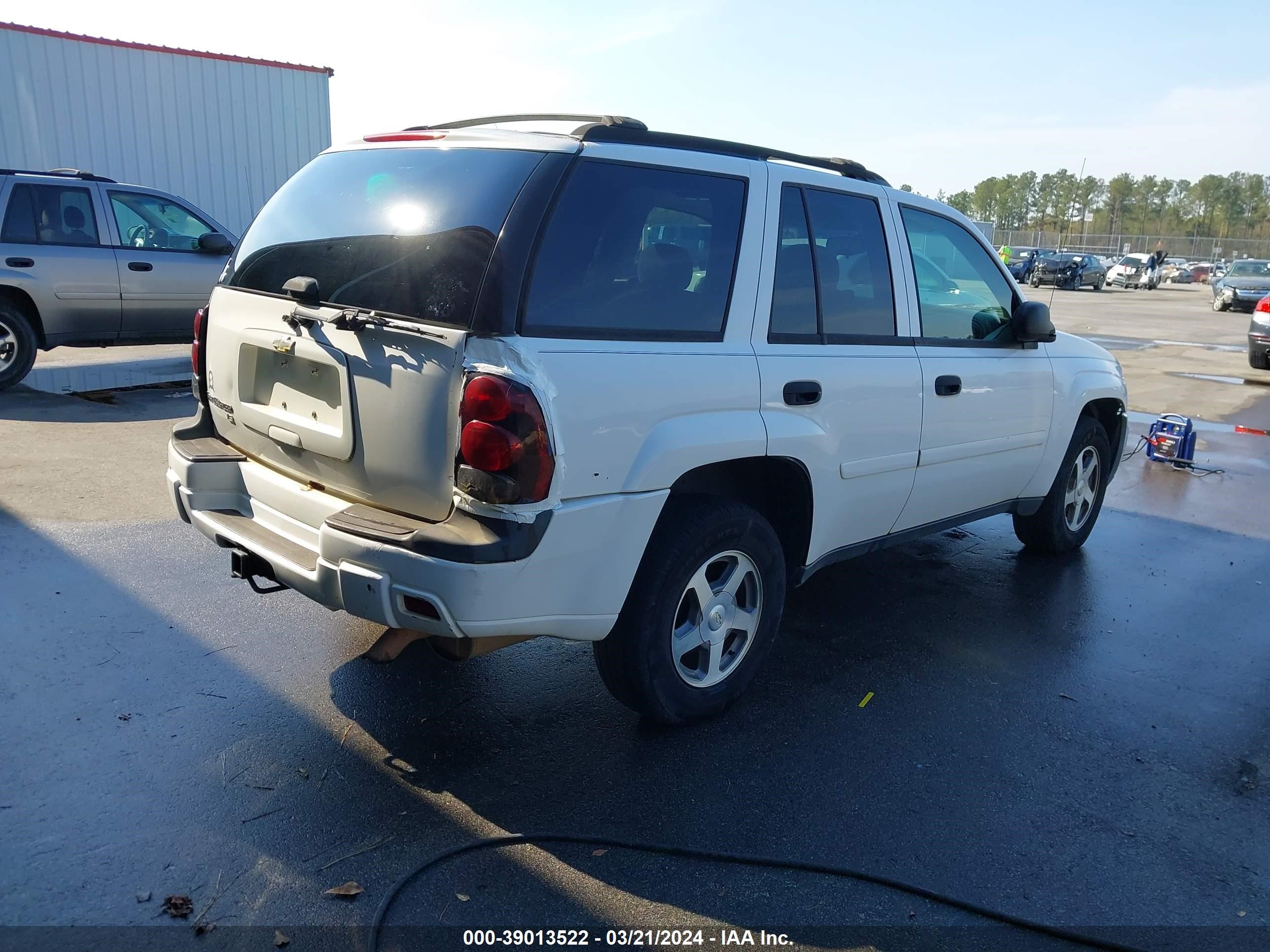 Photo 3 VIN: 1GNDS13S462145321 - CHEVROLET TRAILBLAZER 