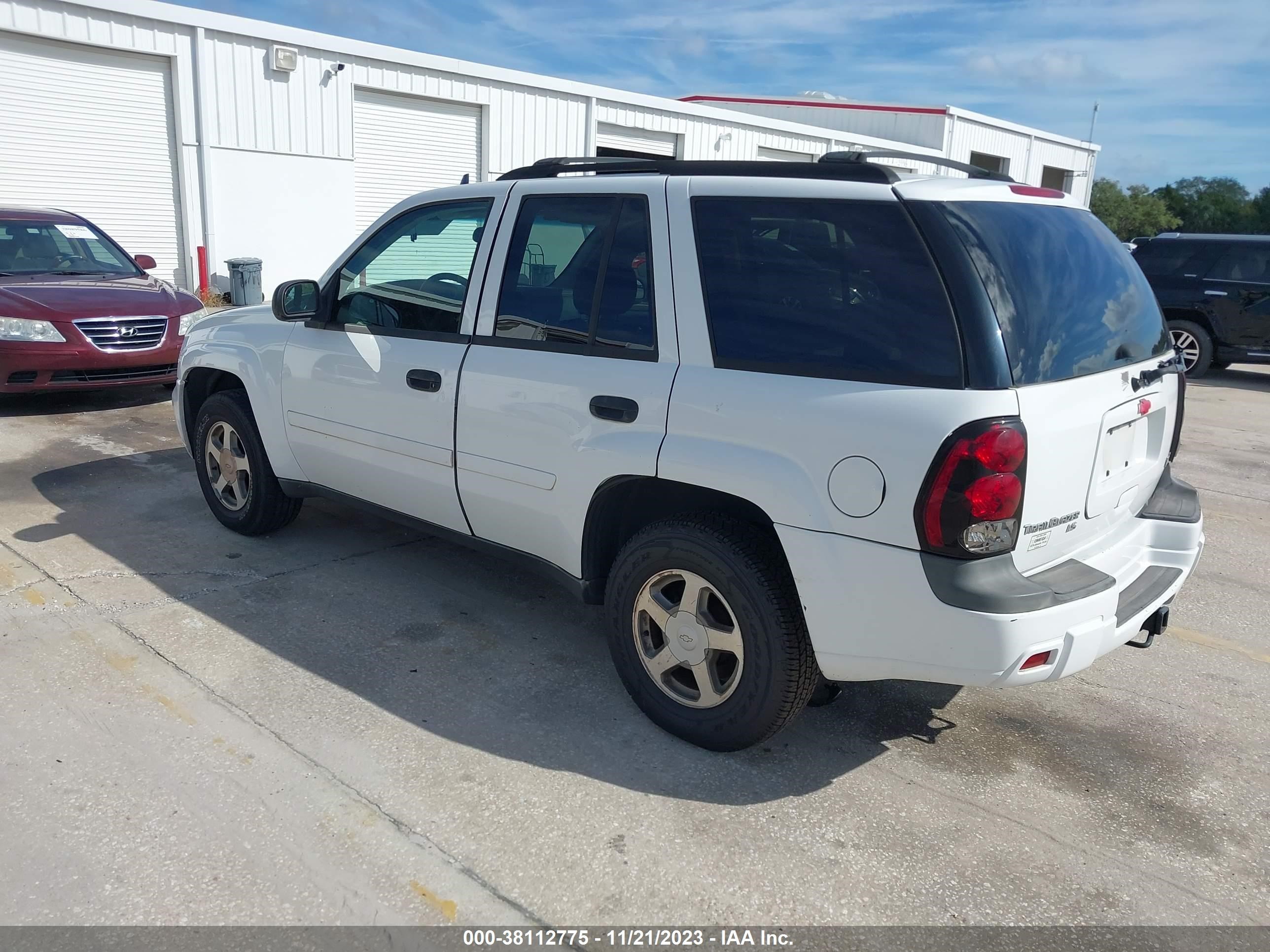 Photo 2 VIN: 1GNDS13S462206389 - CHEVROLET TRAILBLAZER 