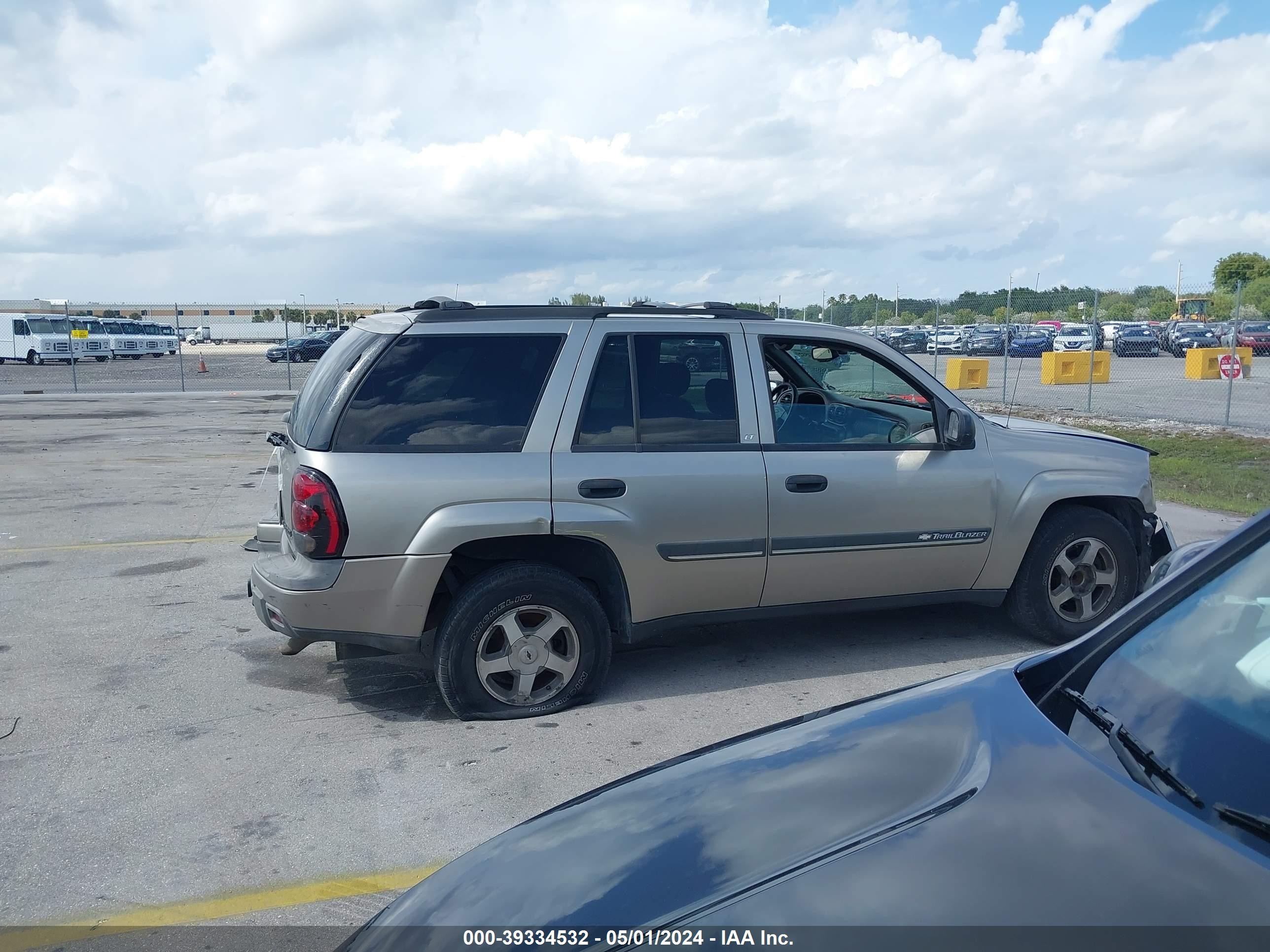 Photo 12 VIN: 1GNDS13S522162929 - CHEVROLET TRAILBLAZER 