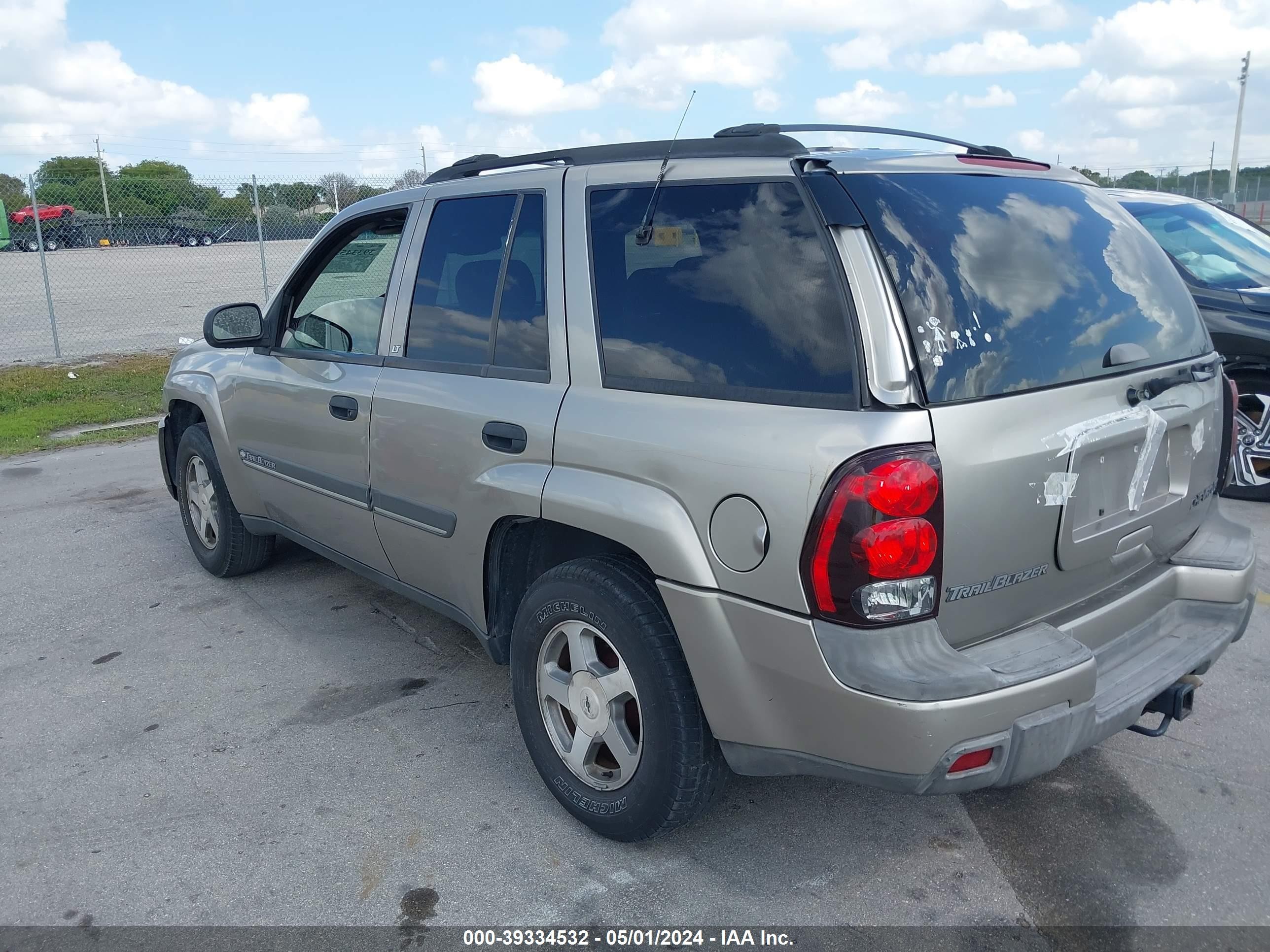 Photo 2 VIN: 1GNDS13S522162929 - CHEVROLET TRAILBLAZER 