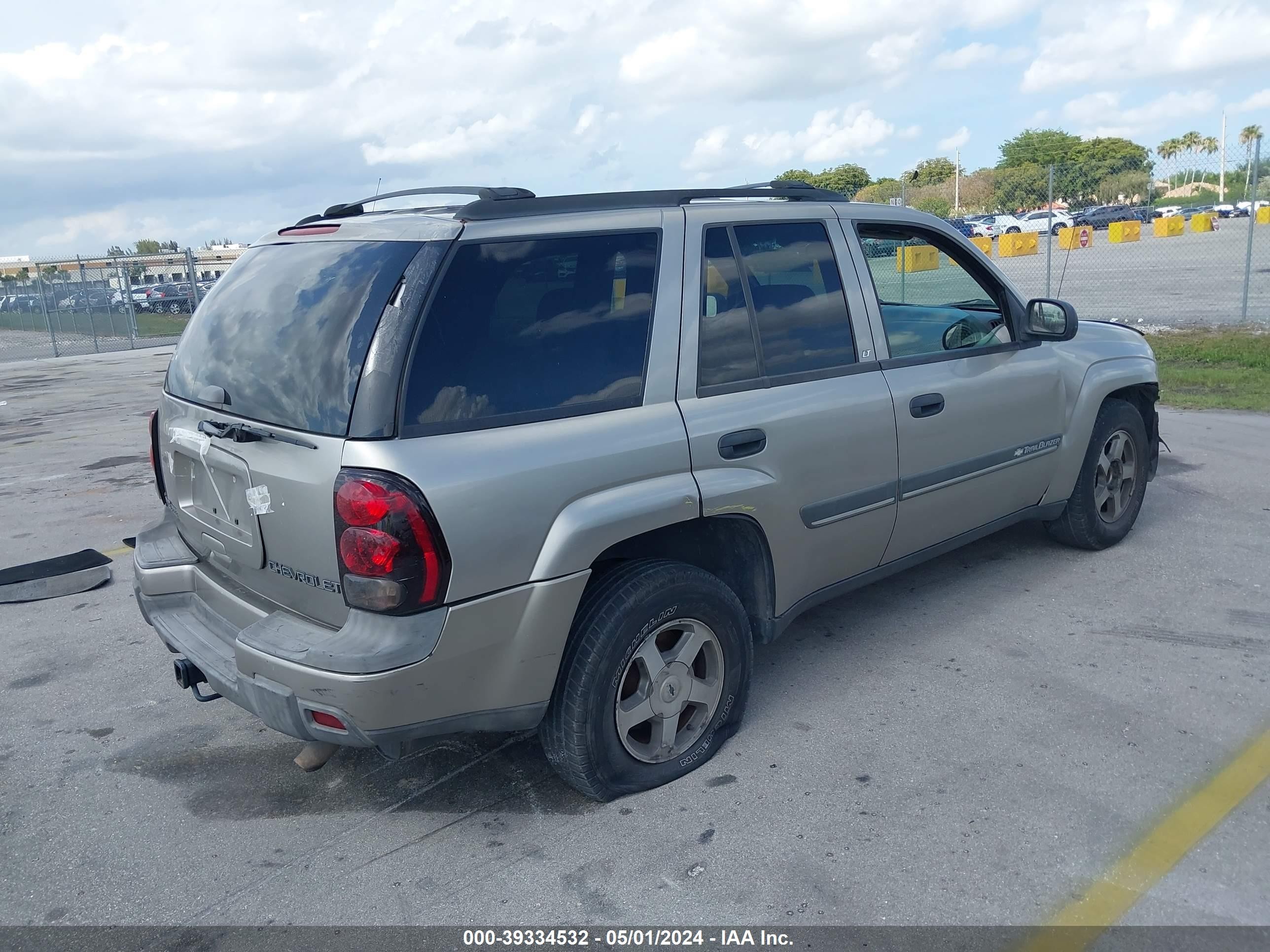 Photo 3 VIN: 1GNDS13S522162929 - CHEVROLET TRAILBLAZER 